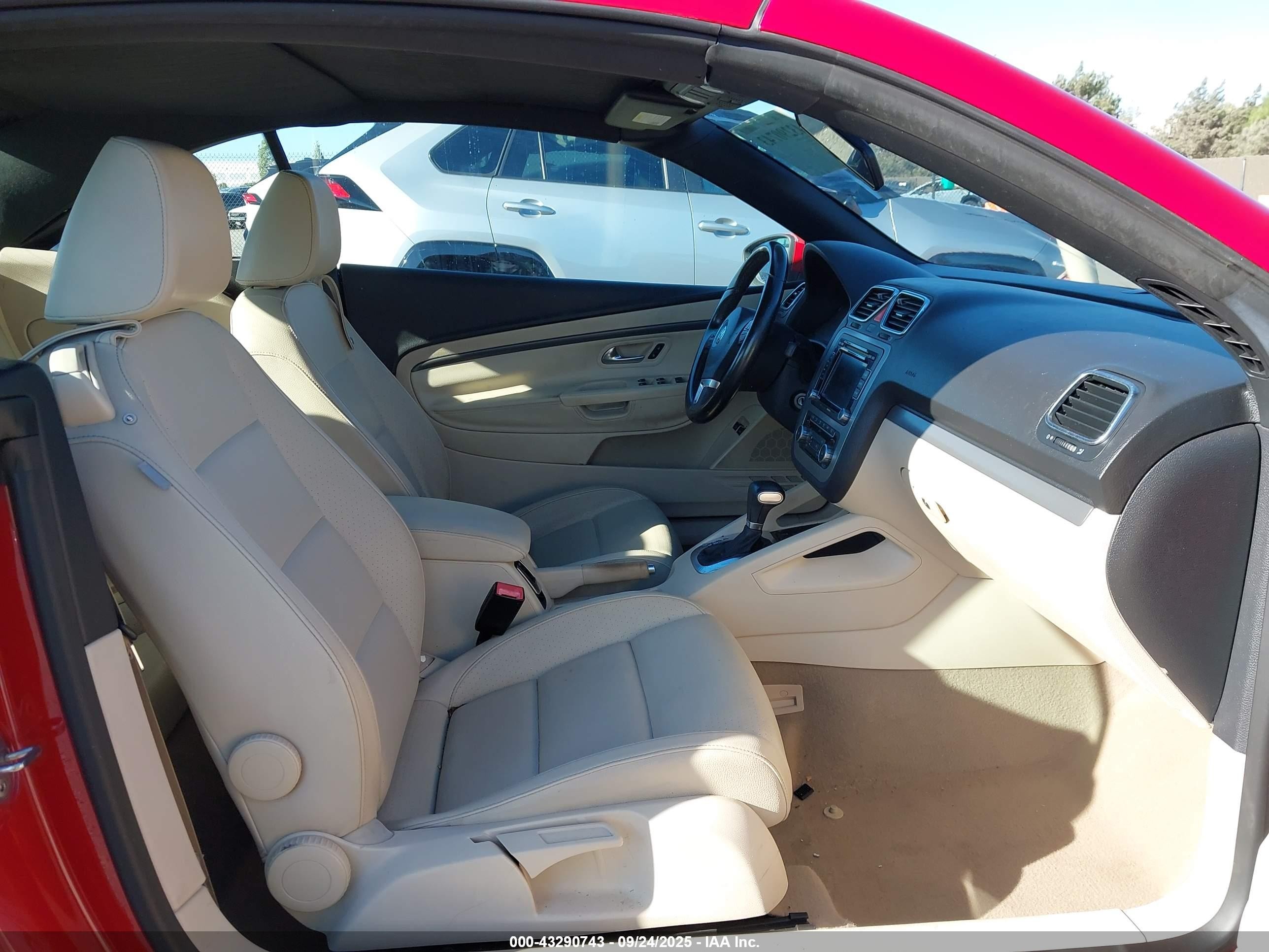 2011 Volkswagen Eos Komfort Красный vin: WVWBW7AH9BV003389