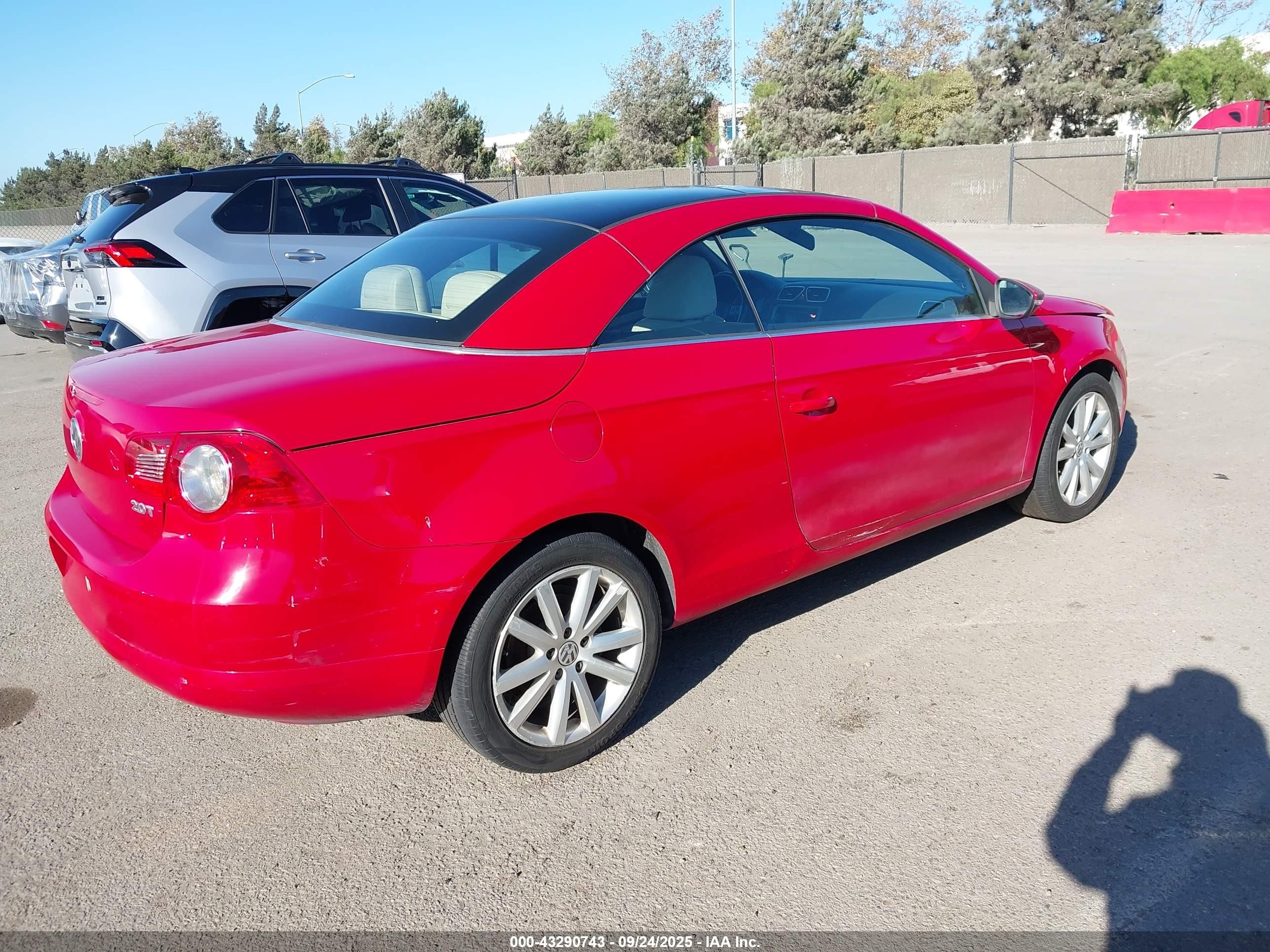 2011 Volkswagen Eos Komfort Красный vin: WVWBW7AH9BV003389