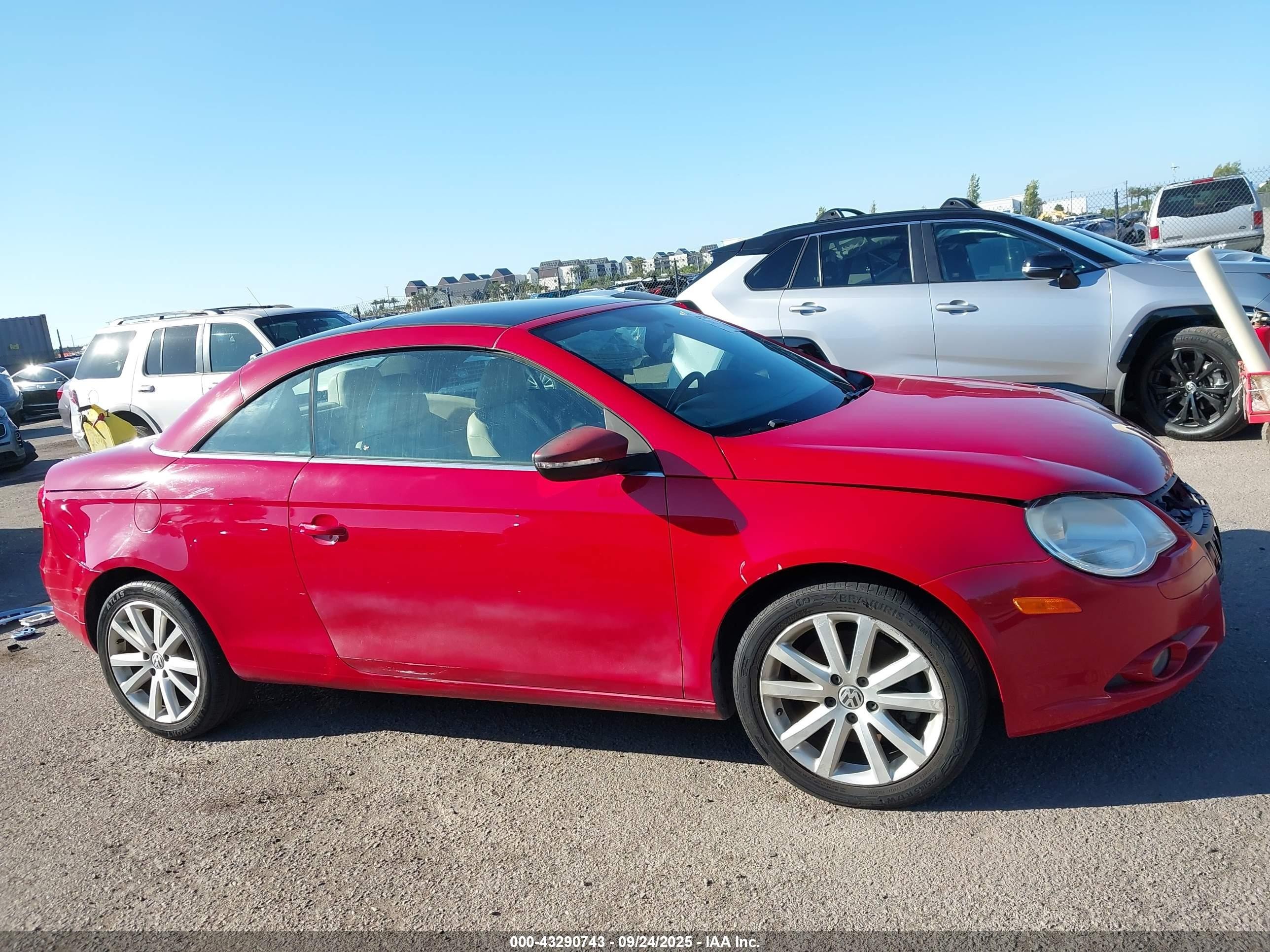 2011 Volkswagen Eos Komfort Красный vin: WVWBW7AH9BV003389