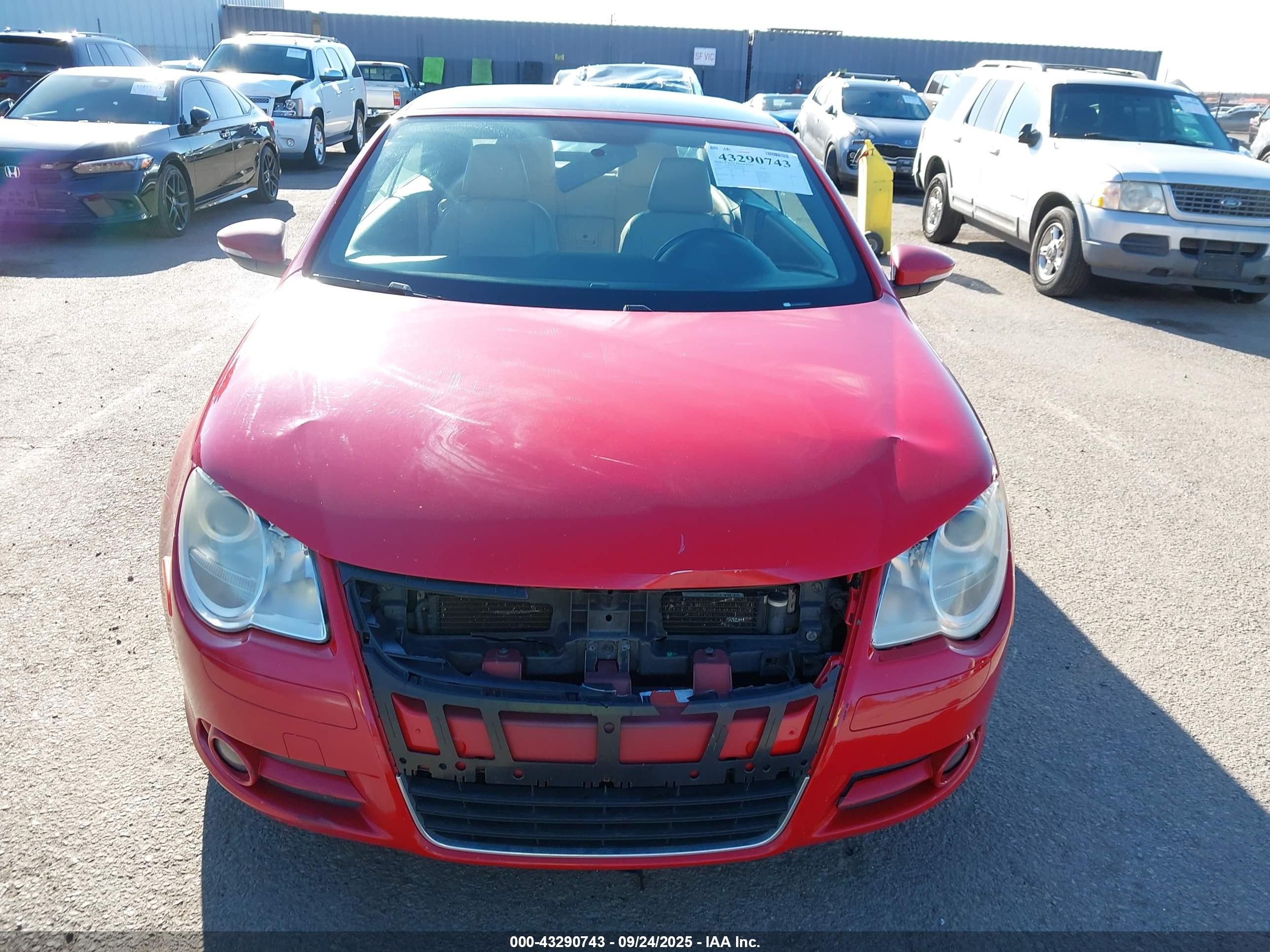 2011 Volkswagen Eos Komfort Красный vin: WVWBW7AH9BV003389