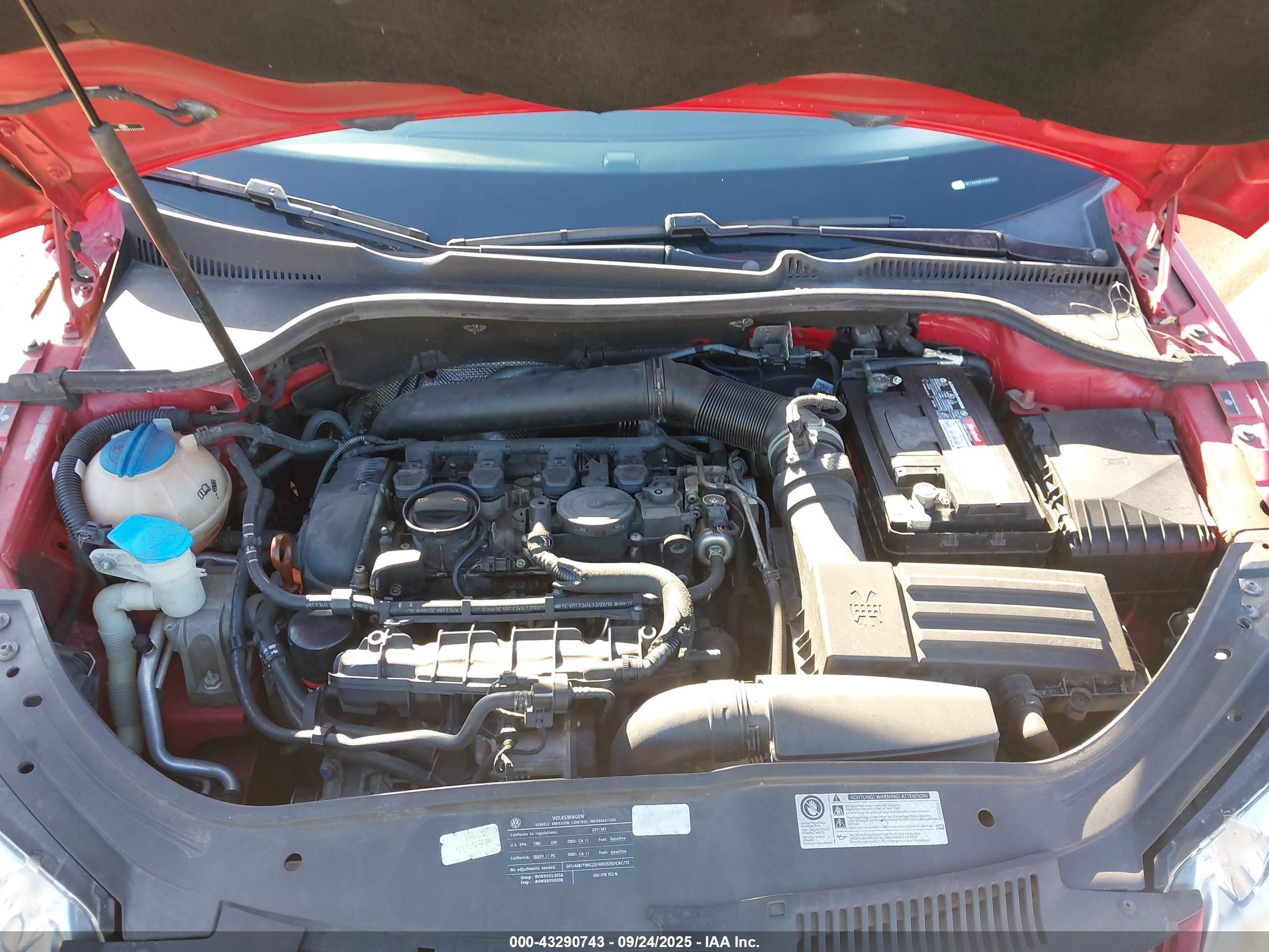 2011 Volkswagen Eos Komfort Красный vin: WVWBW7AH9BV003389