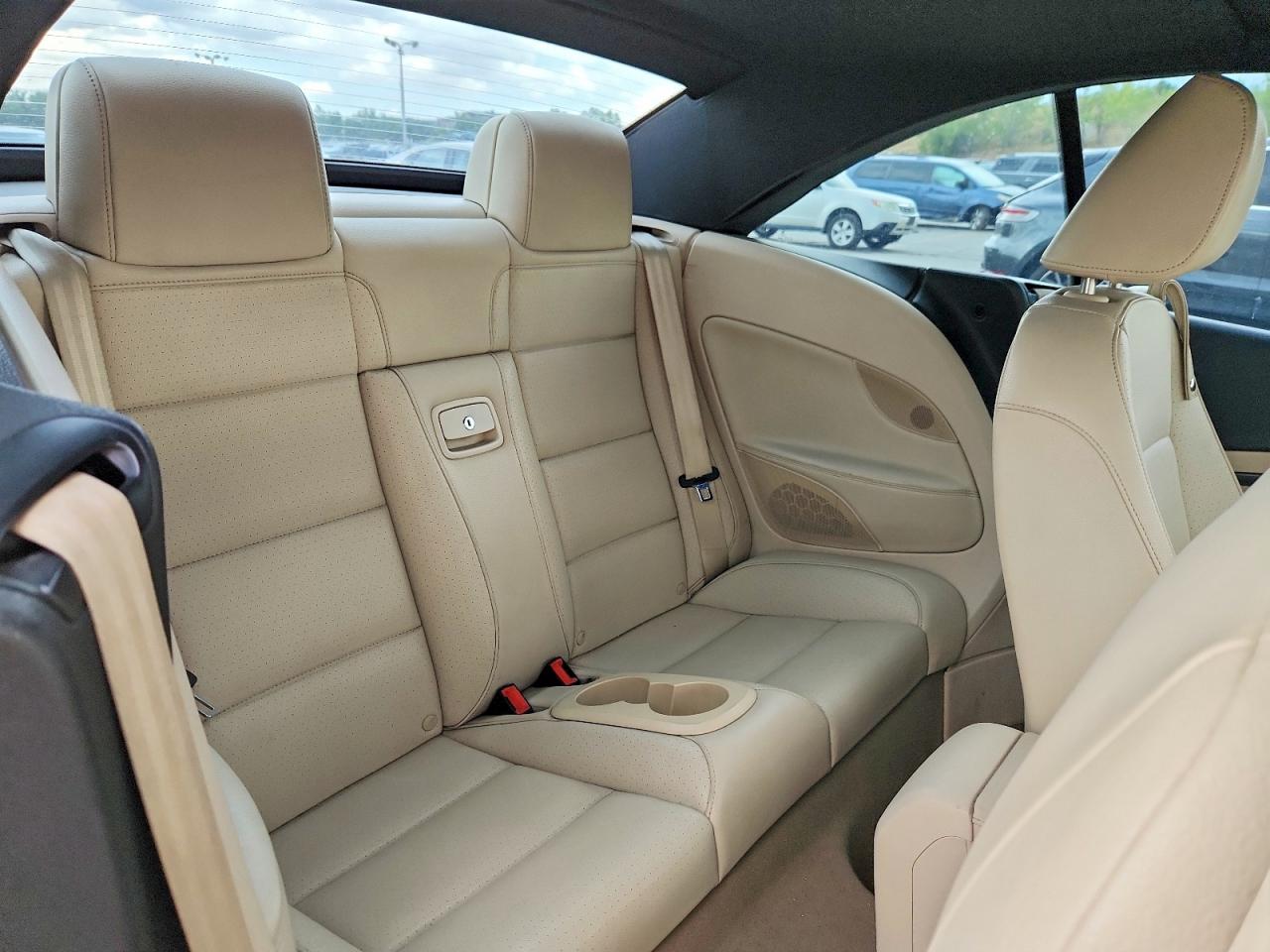 2011 Volkswagen Eos Komfort Черный vin: WVWBW7AH9BV005045