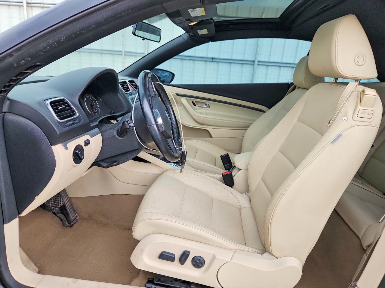 2011 Volkswagen Eos Komfort Черный vin: WVWBW7AH9BV005045