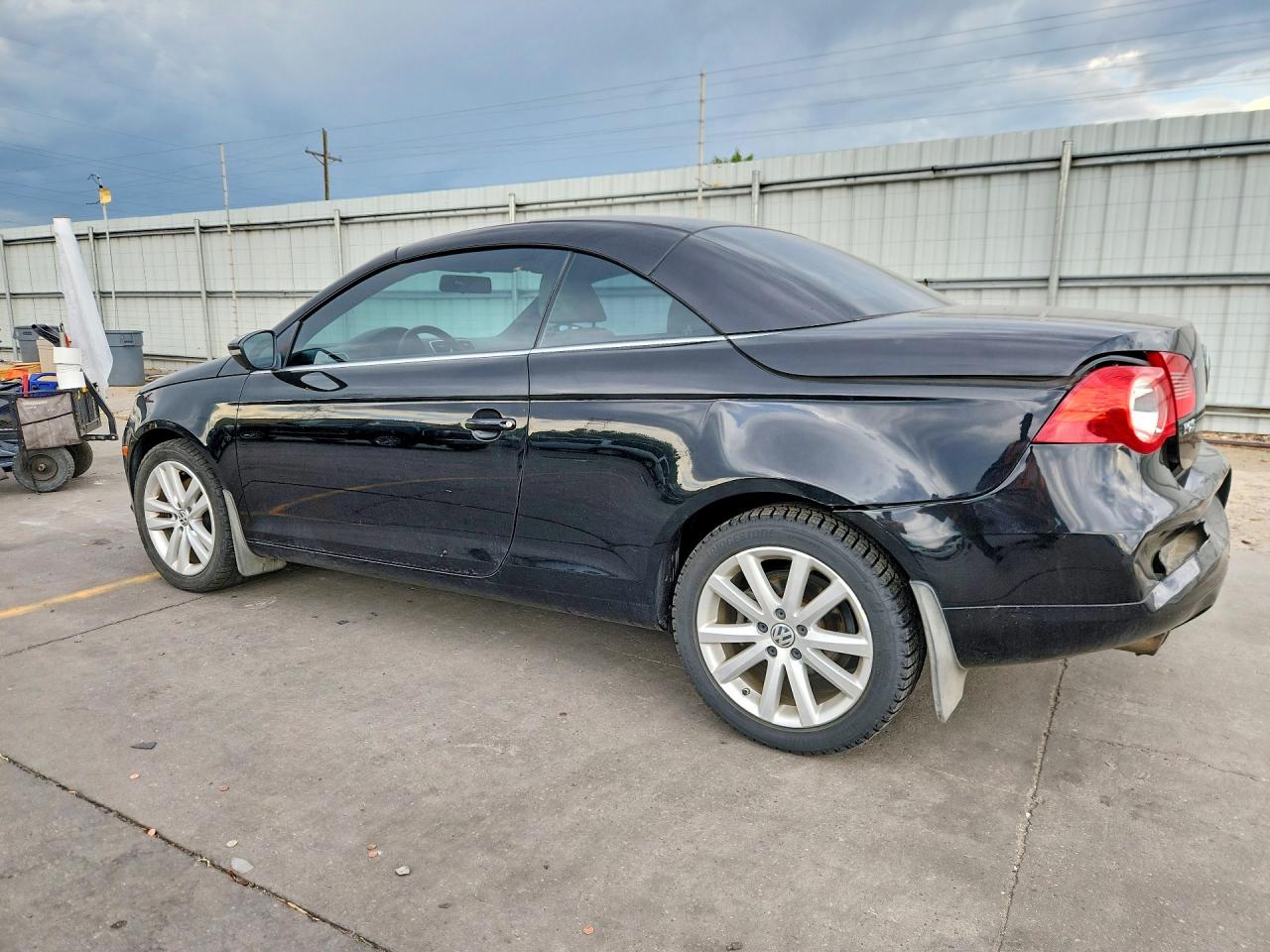 2011 Volkswagen Eos Komfort Черный vin: WVWBW7AH9BV005045