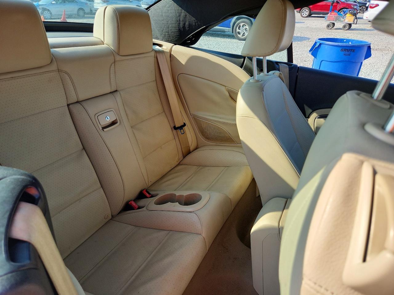 2011 Volkswagen Eos Komfort White vin: WVWBW7AHXBV005183