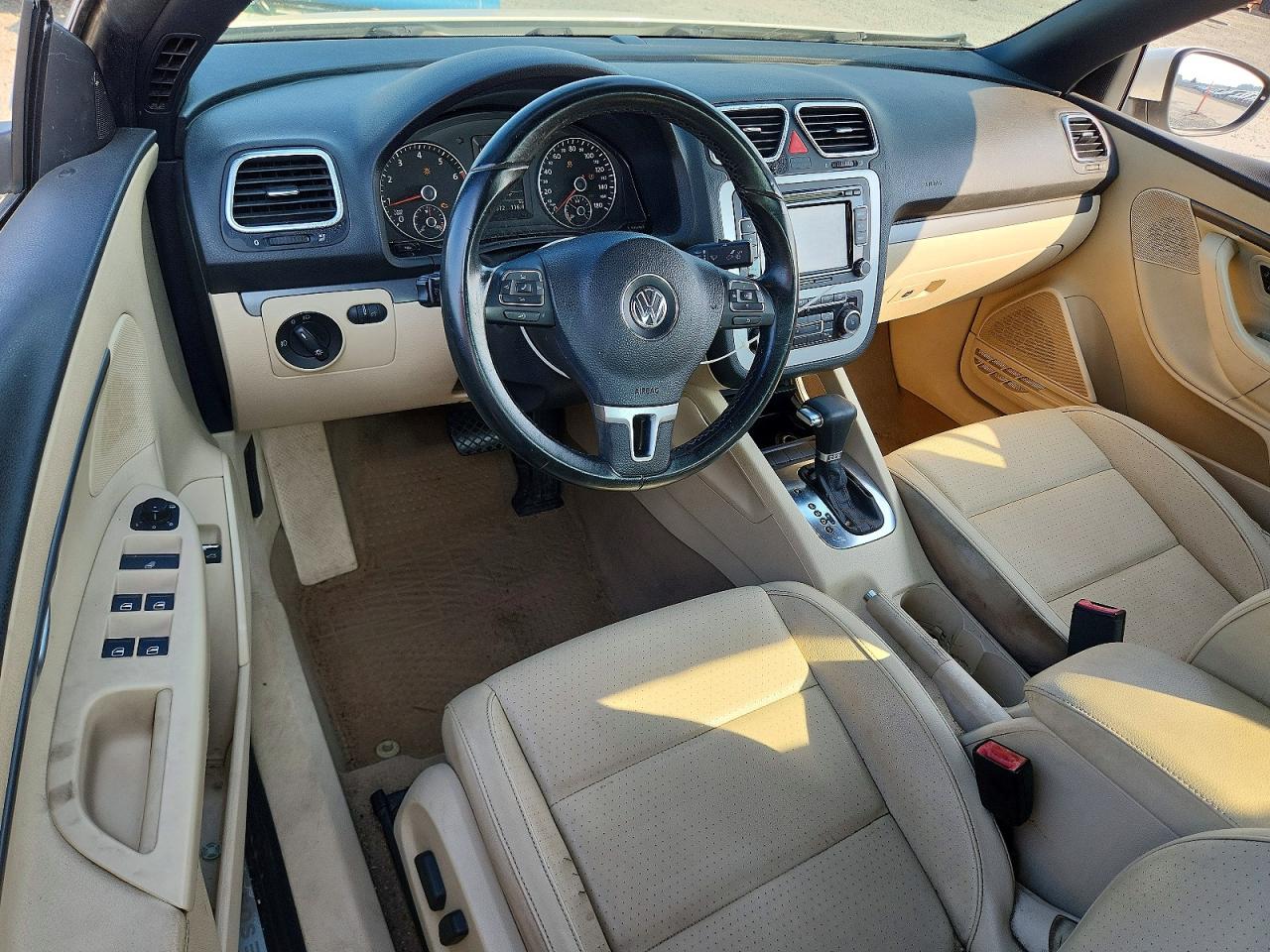 2011 Volkswagen Eos Komfort White vin: WVWBW7AHXBV005183