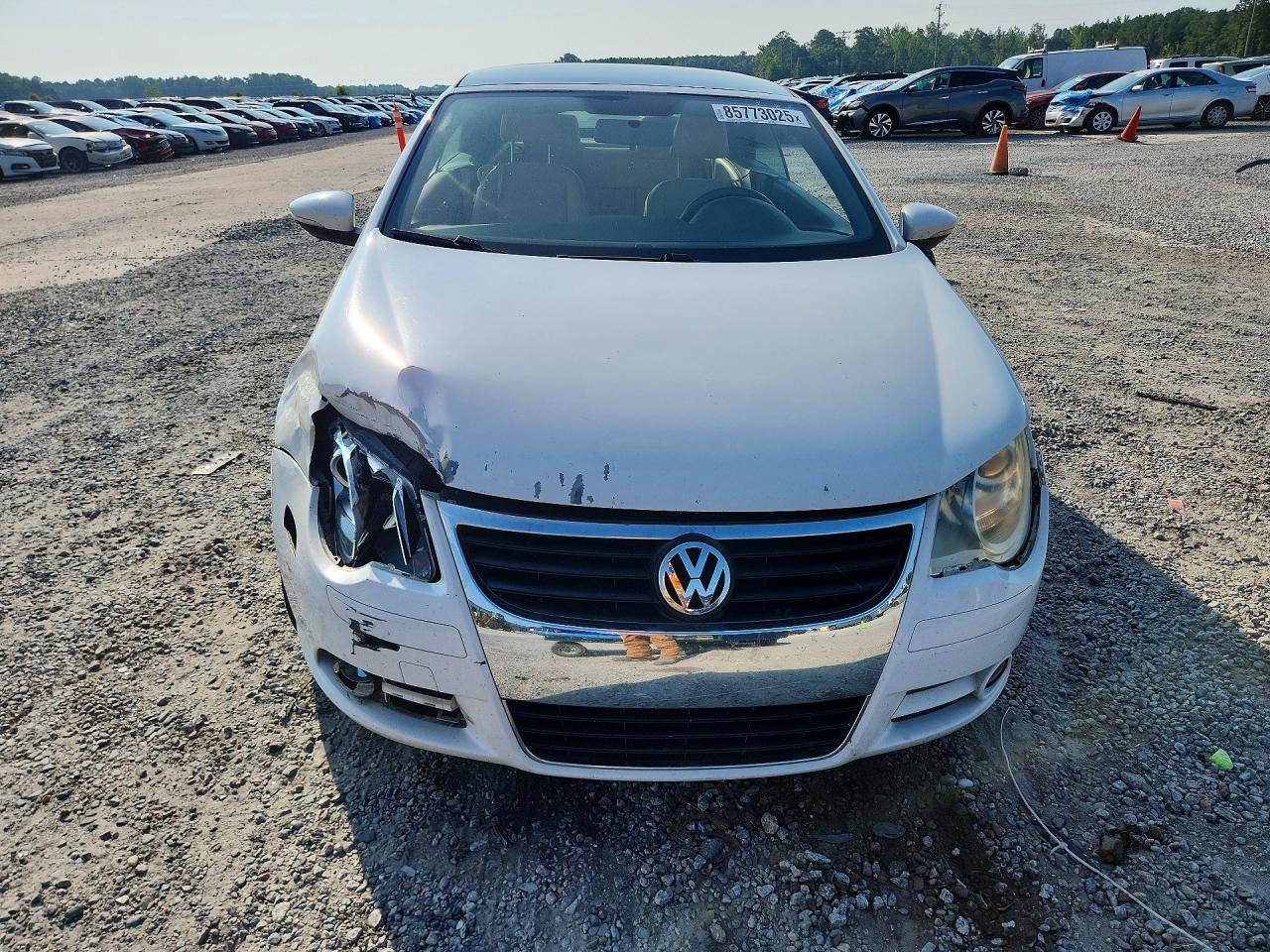 2011 Volkswagen Eos Komfort White vin: WVWBW7AHXBV005183