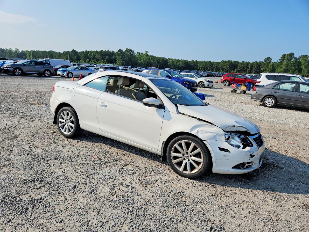 2011 Volkswagen Eos Komfort White vin: WVWBW7AHXBV005183