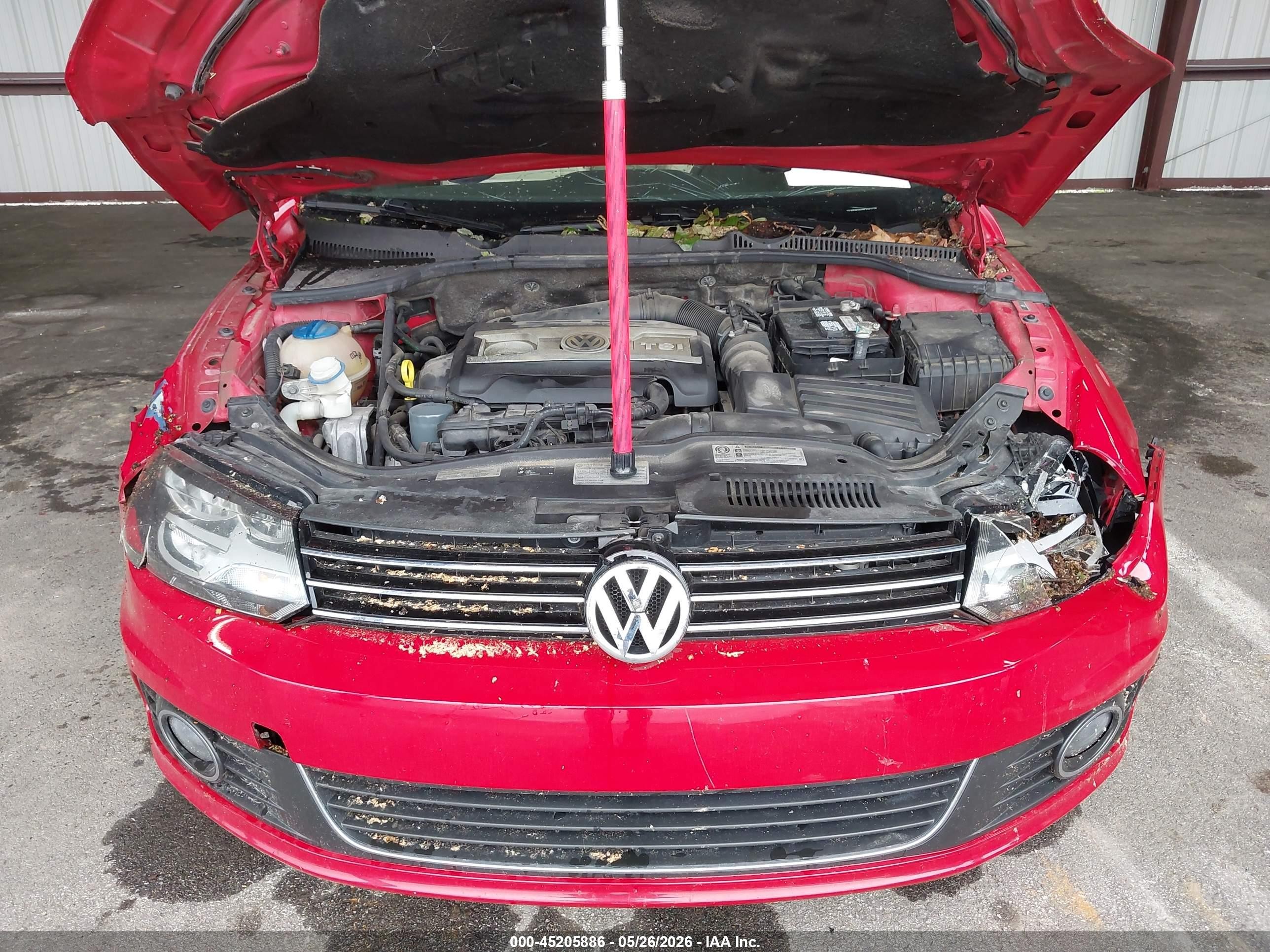 2014 Volkswagen Eos Komfort Red vin: WVWBW8AH0EV001279