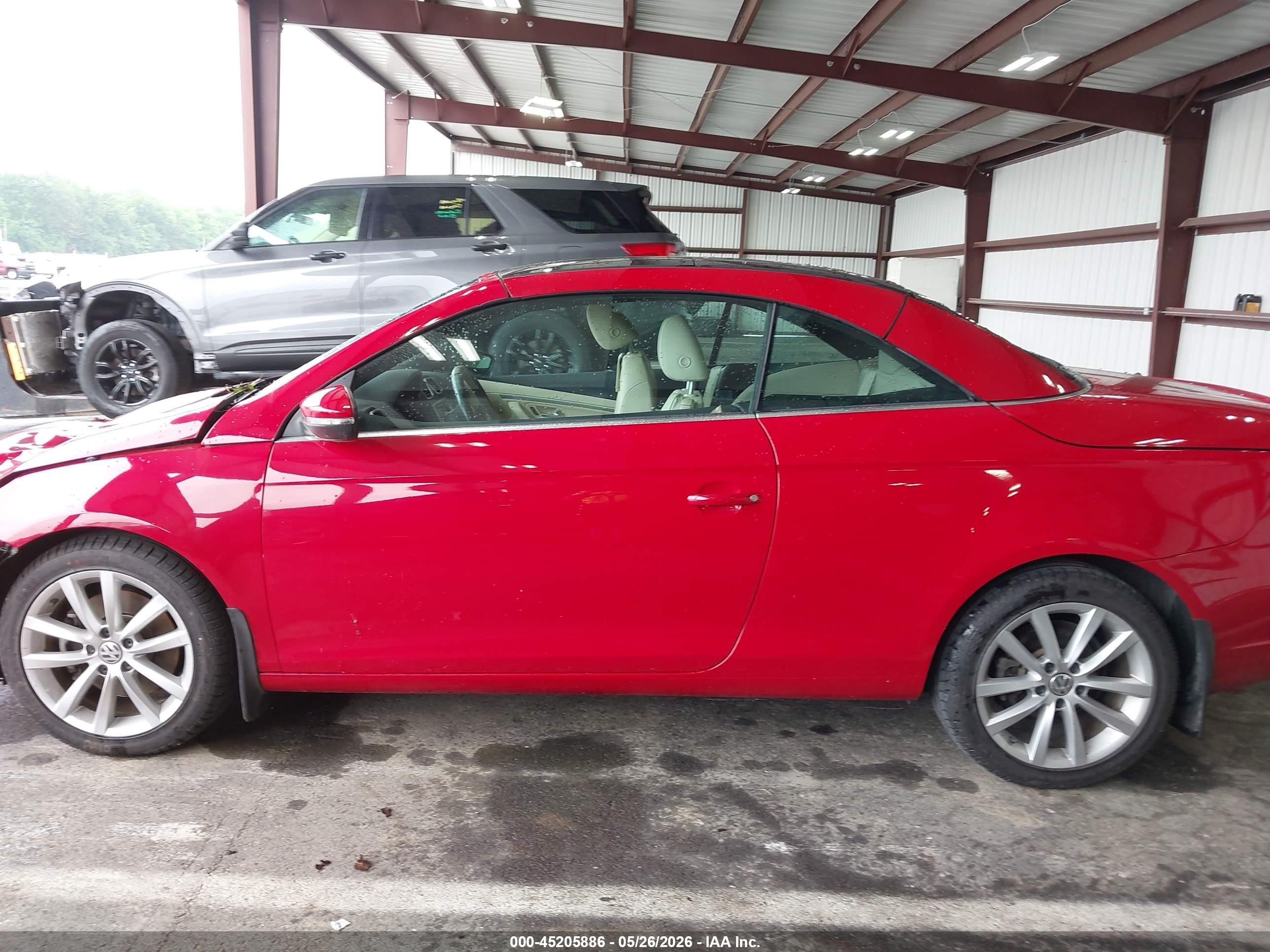 2014 Volkswagen Eos Komfort Red vin: WVWBW8AH0EV001279