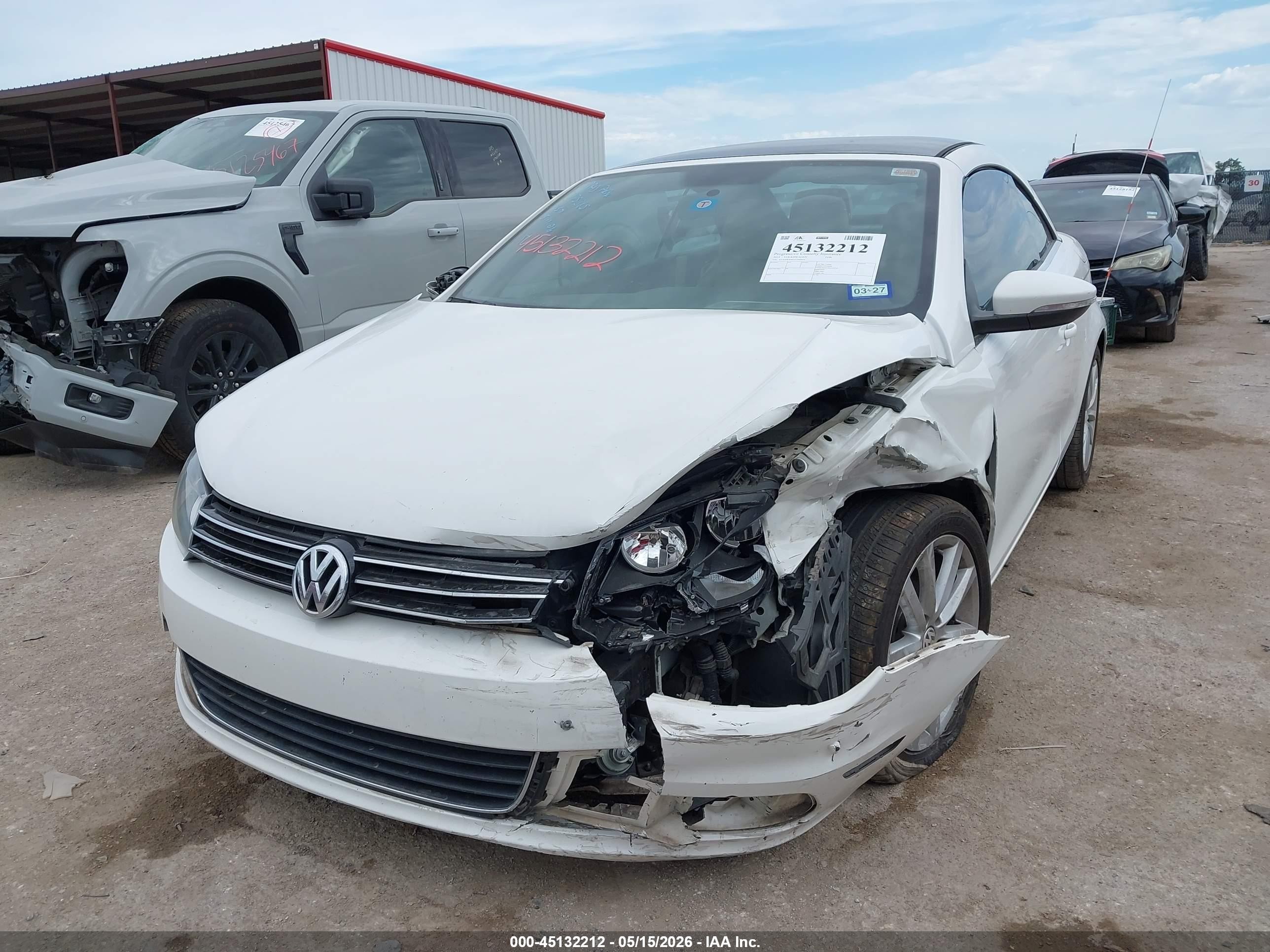 2014 Volkswagen Eos Komfort White vin: WVWBW8AH1EV000979