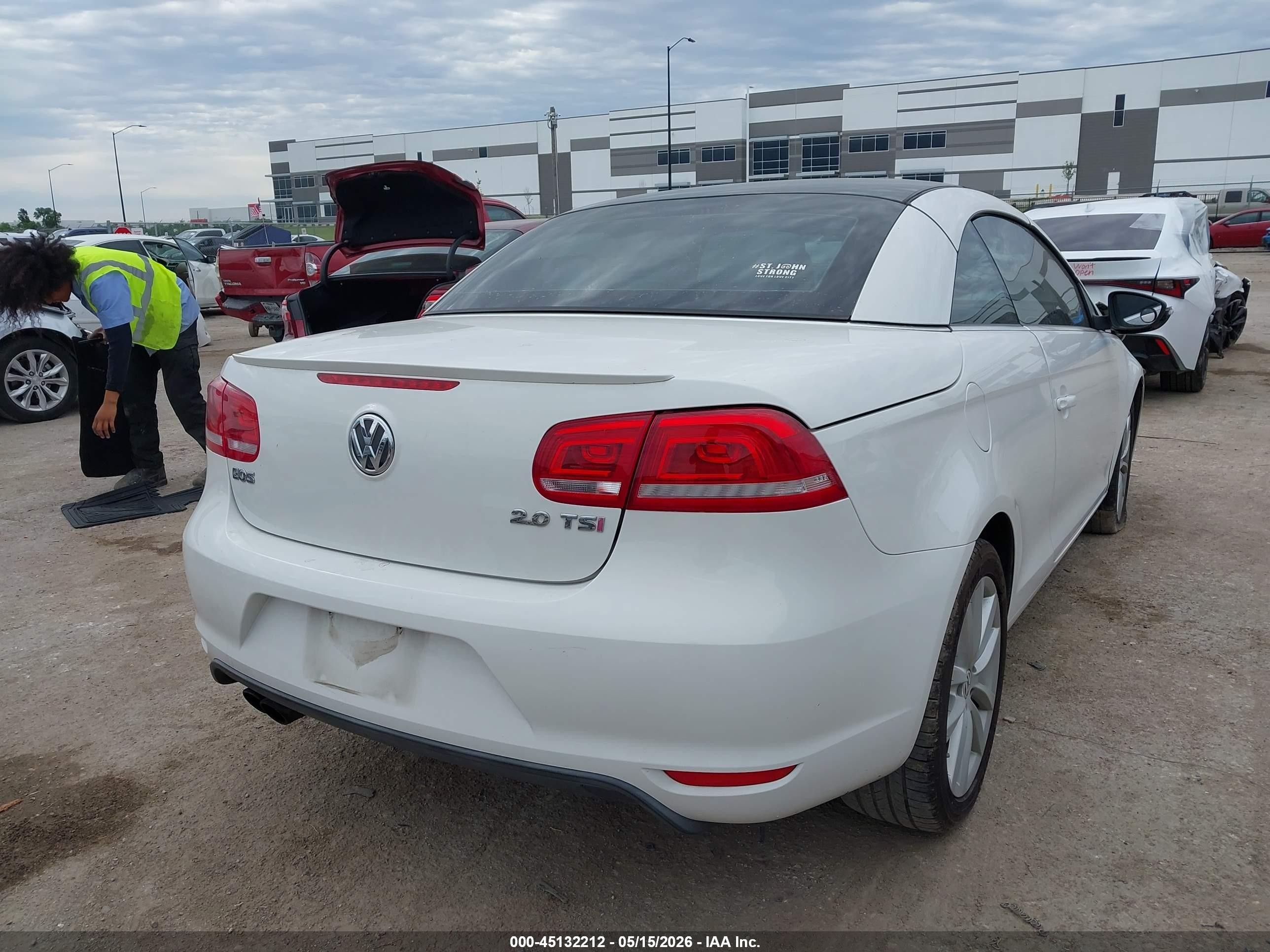 2014 Volkswagen Eos Komfort White vin: WVWBW8AH1EV000979