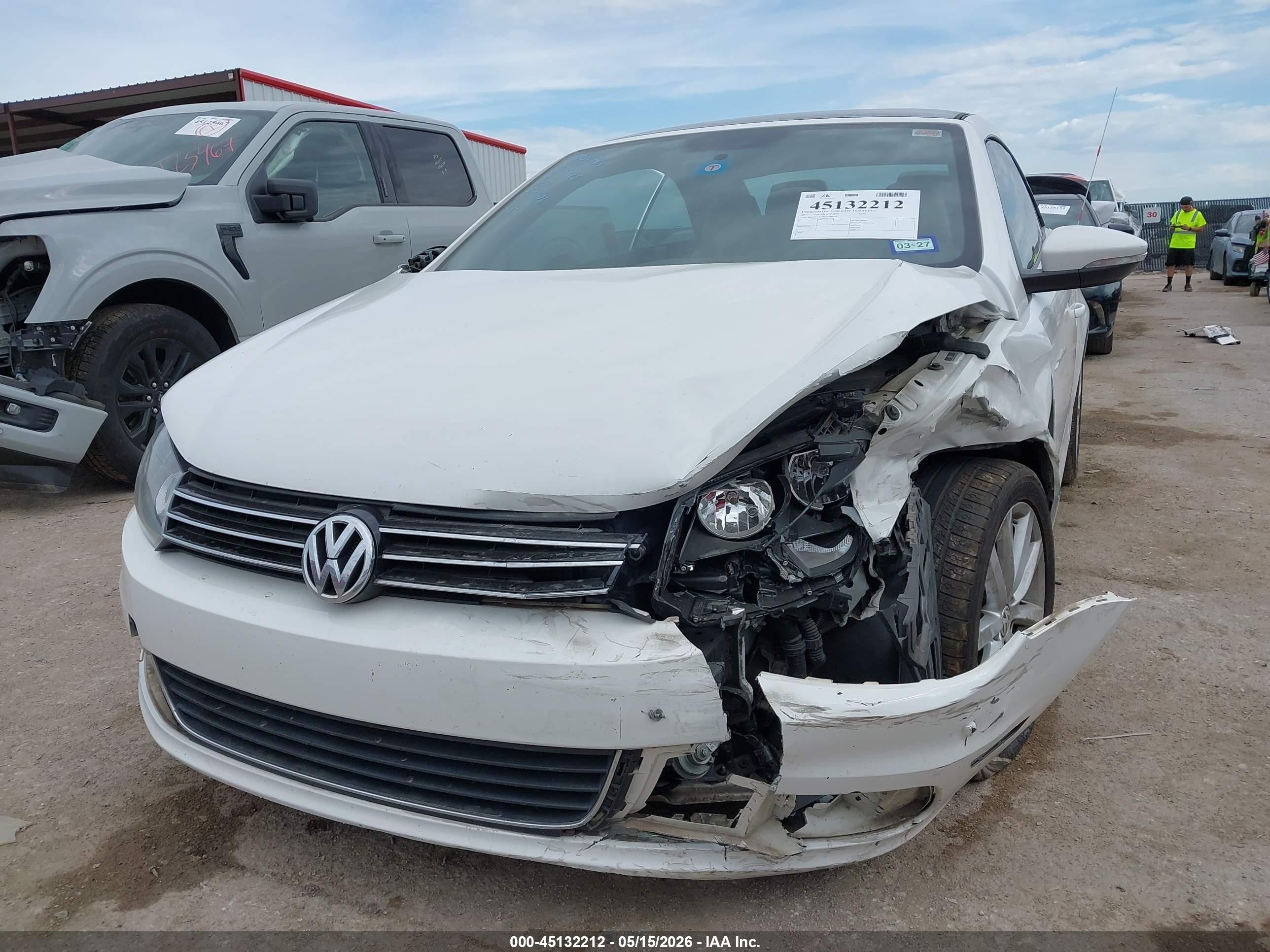 2014 Volkswagen Eos Komfort White vin: WVWBW8AH1EV000979