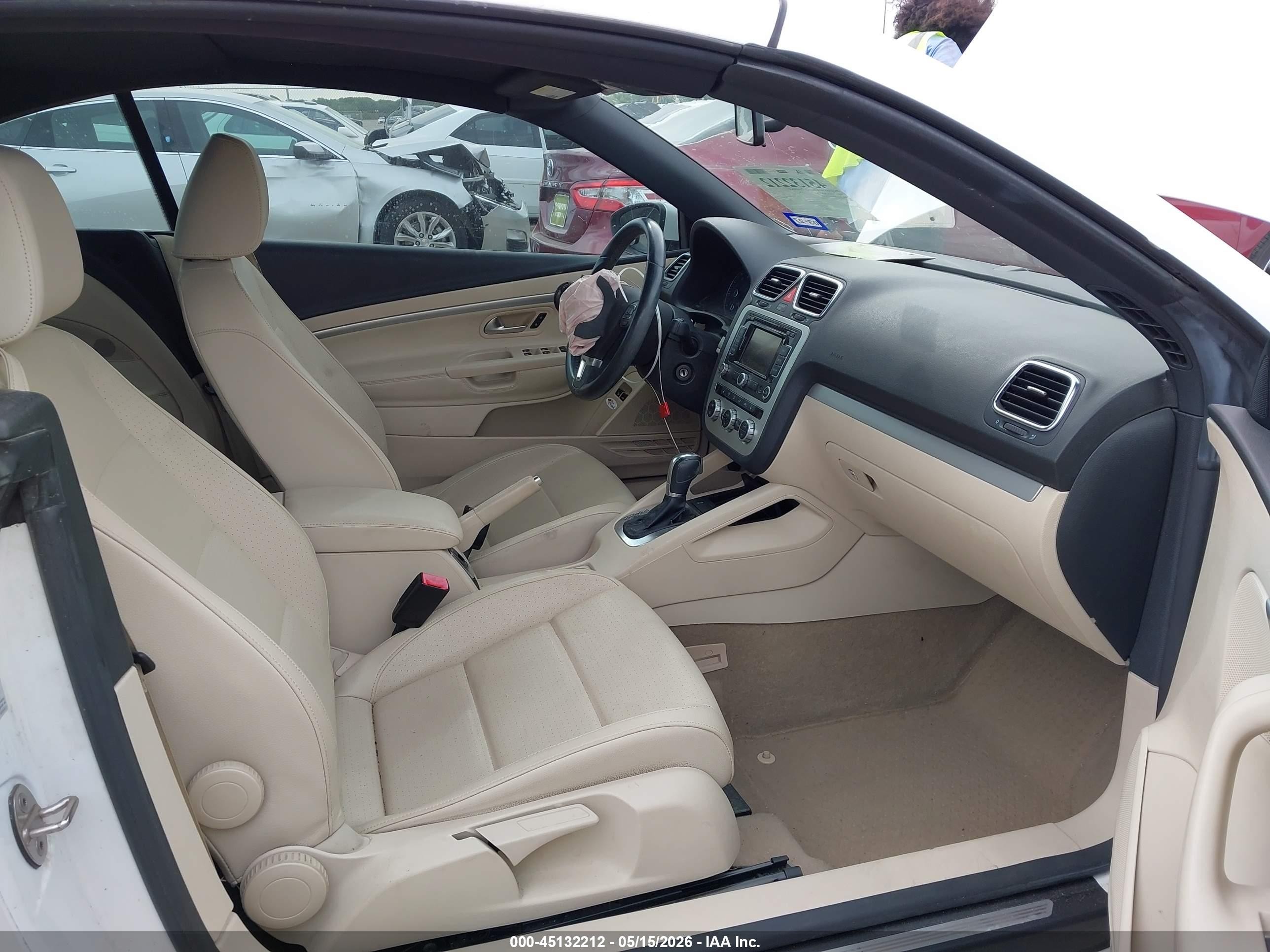 2014 Volkswagen Eos Komfort White vin: WVWBW8AH1EV000979