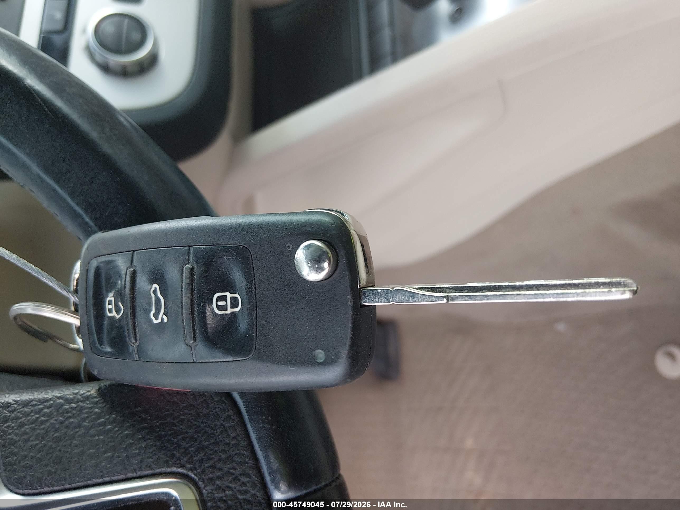2014 Volkswagen Eos Komfort Коричневый vin: WVWBW8AH1EV000996