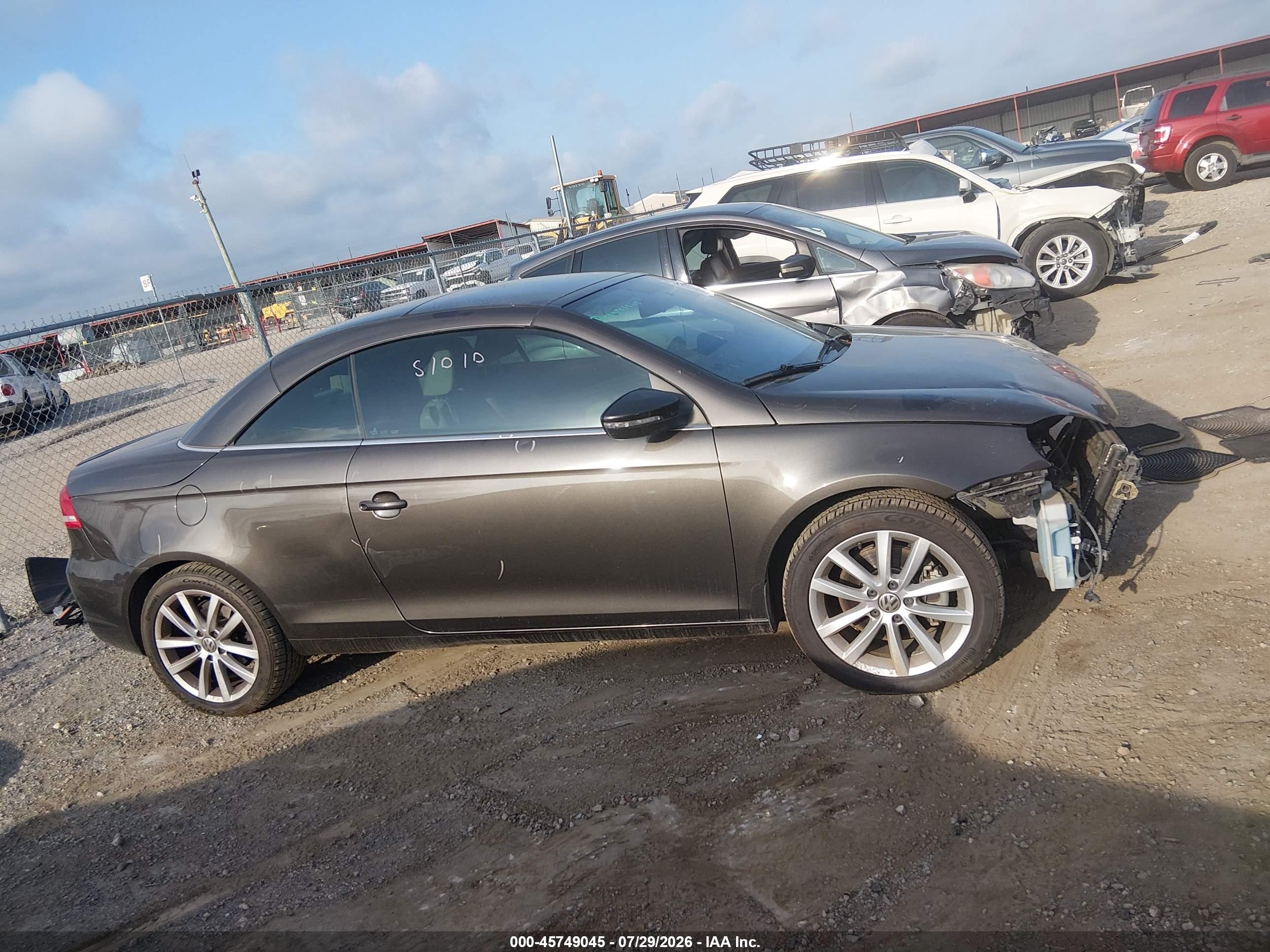 2014 Volkswagen Eos Komfort Коричневый vin: WVWBW8AH1EV000996