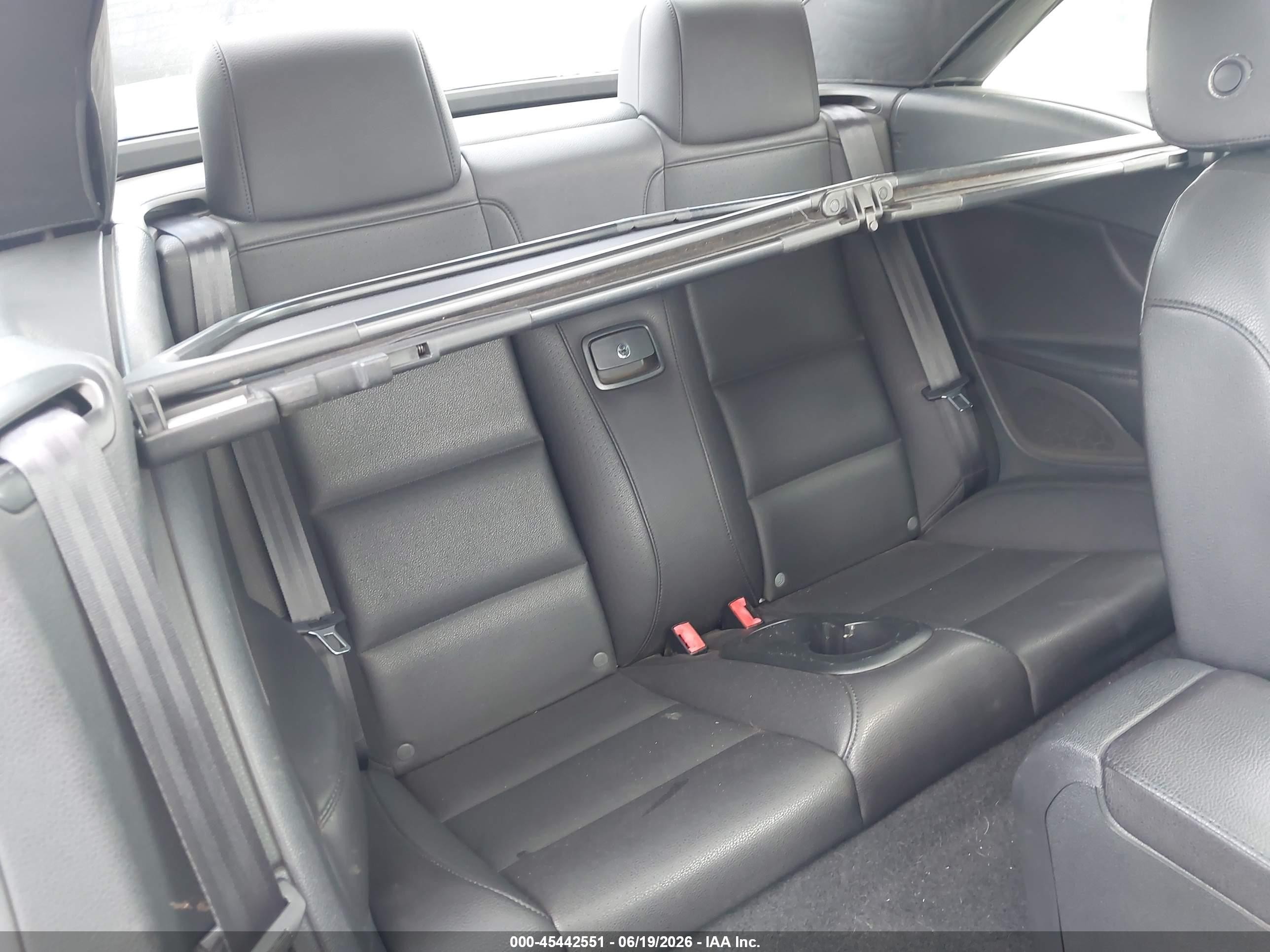 2013 Volkswagen Eos Komfort White vin: WVWBW8AH2DV000956