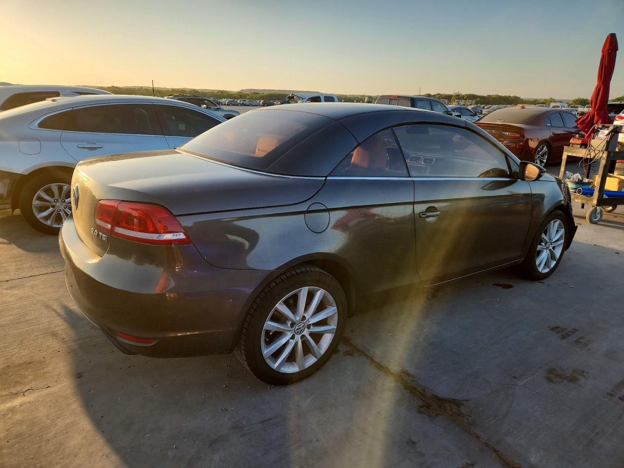2014 Volkswagen Eos Komfort Brown vin: WVWBW8AH2EV003258