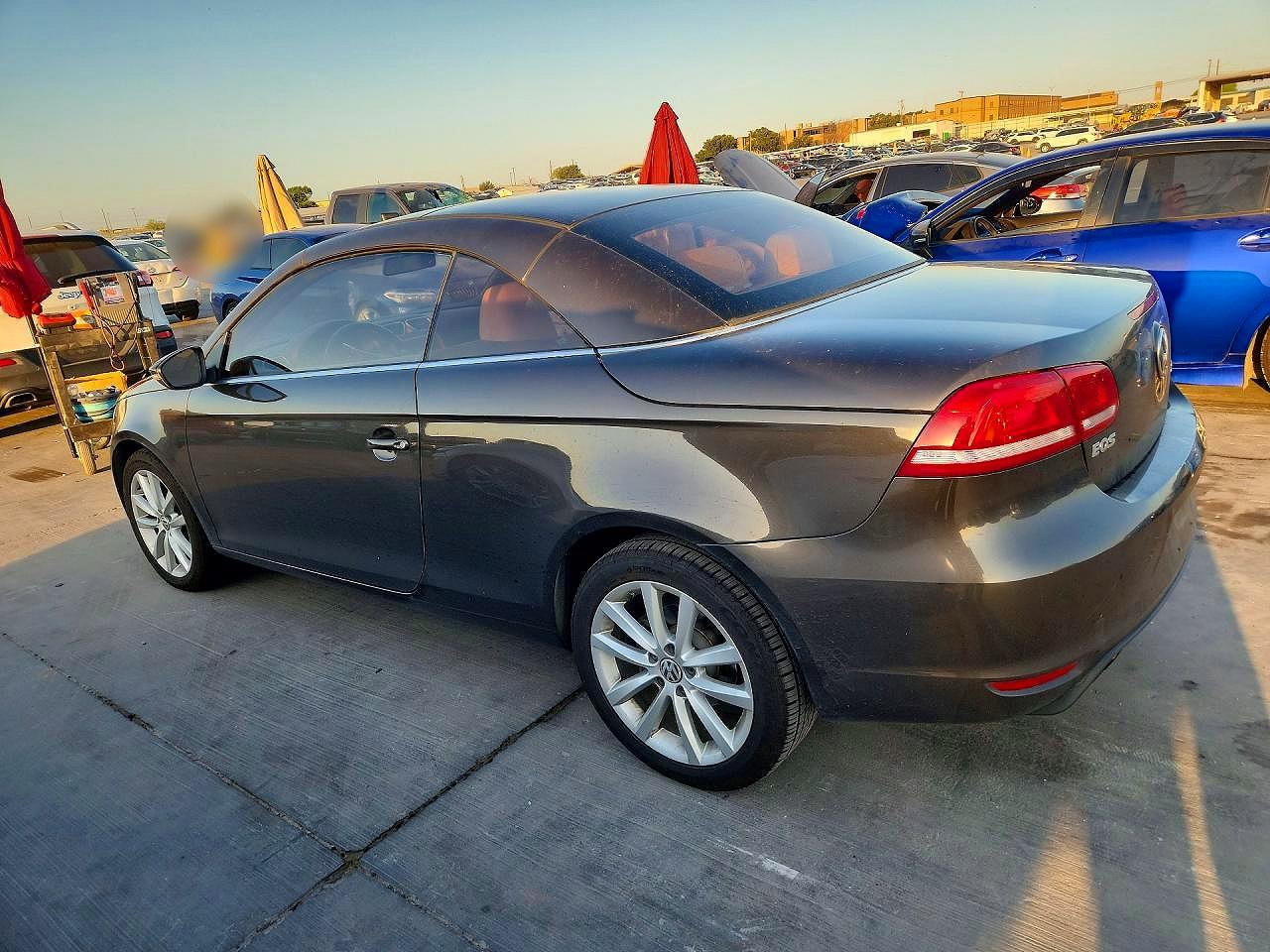 2014 Volkswagen Eos Komfort Коричневый vin: WVWBW8AH2EV003258