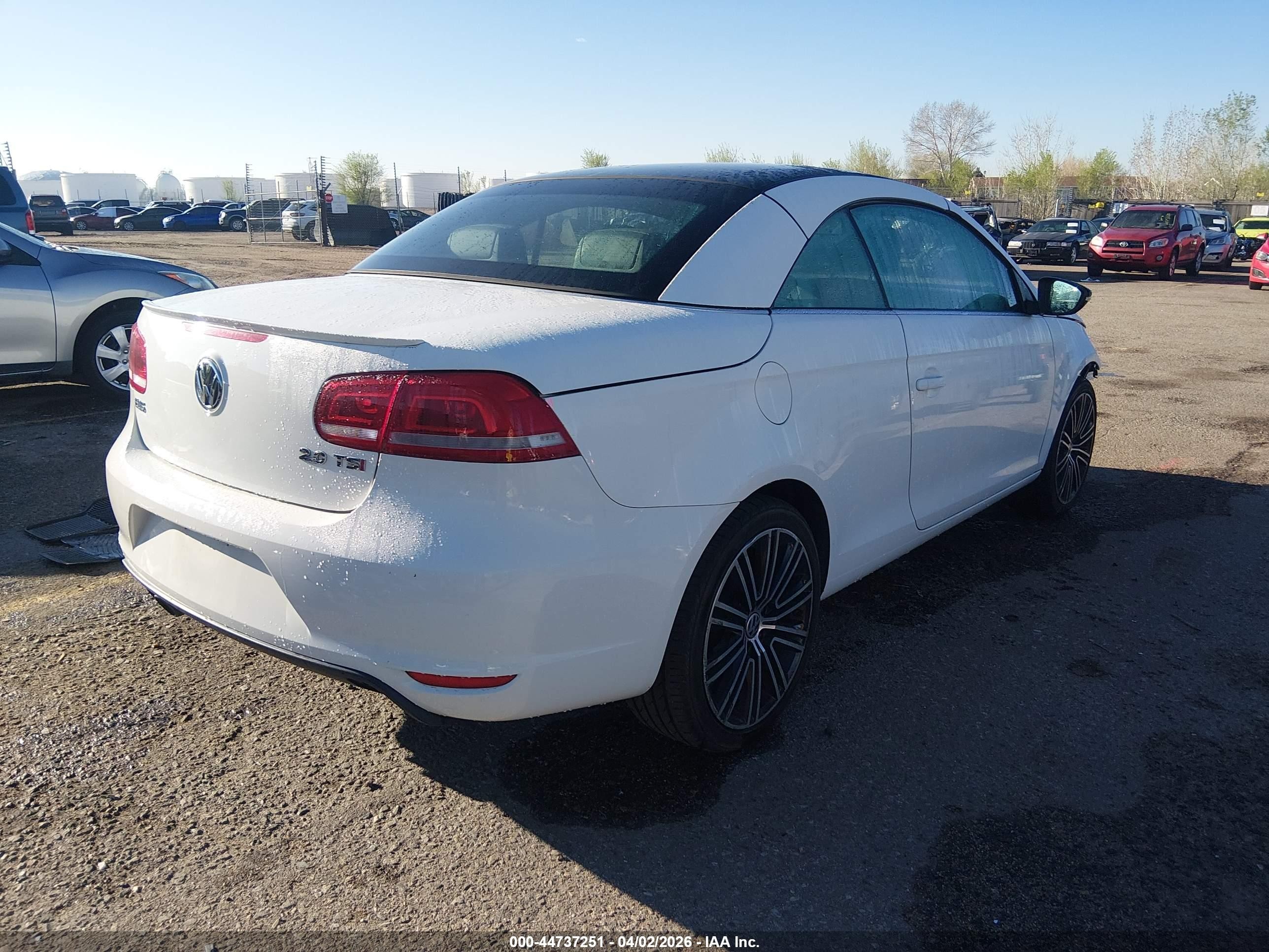 2014 Volkswagen Eos Sport White vin: WVWBW8AH2EV005107