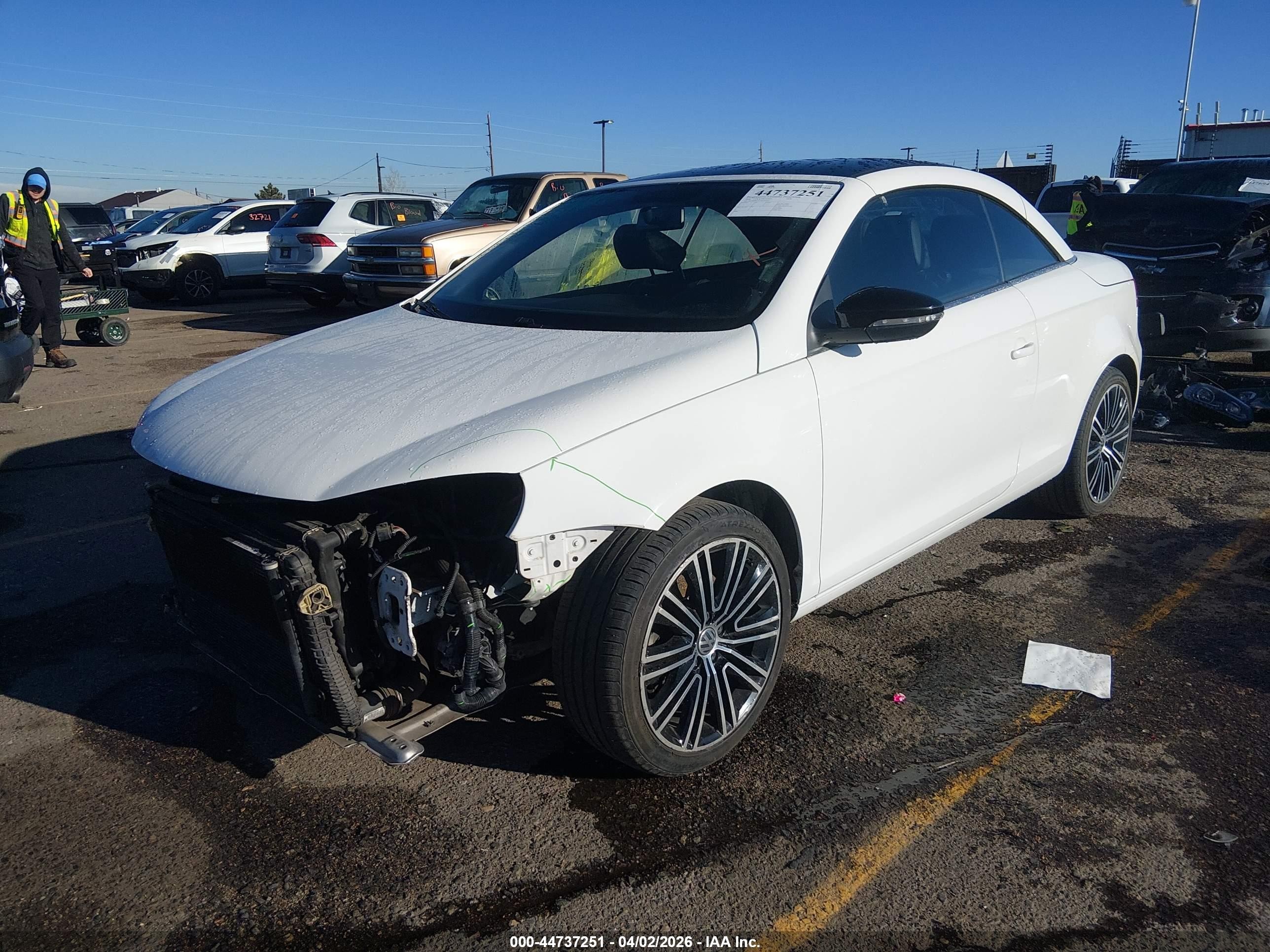 2014 Volkswagen Eos Sport White vin: WVWBW8AH2EV005107
