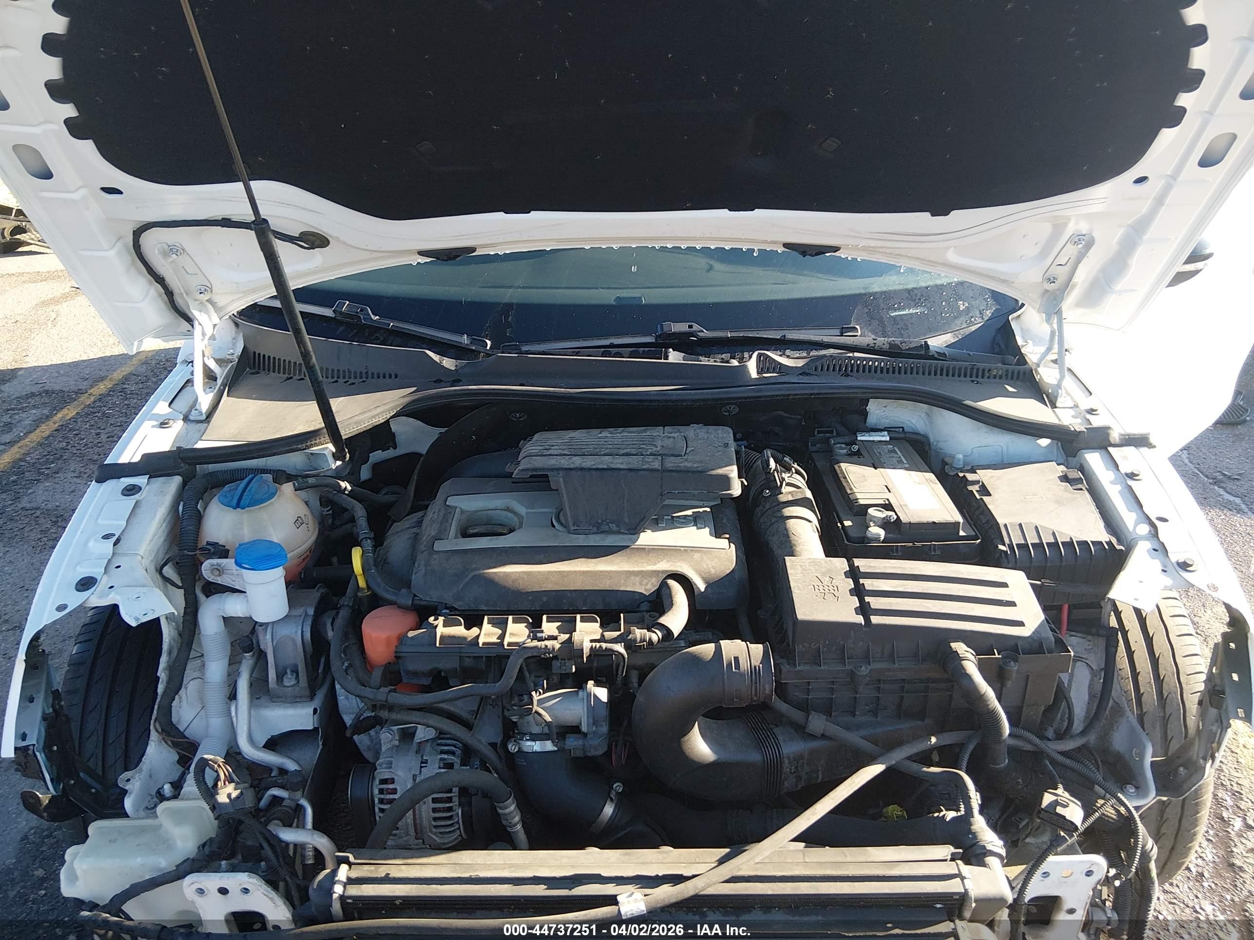 2014 Volkswagen Eos Sport White vin: WVWBW8AH2EV005107