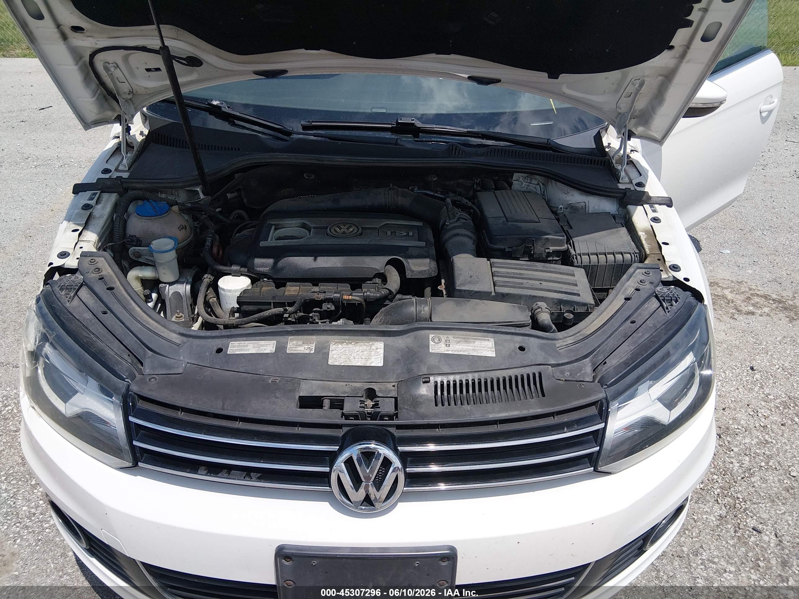 2013 Volkswagen Eos Komfort White vin: WVWBW8AH3DV005552