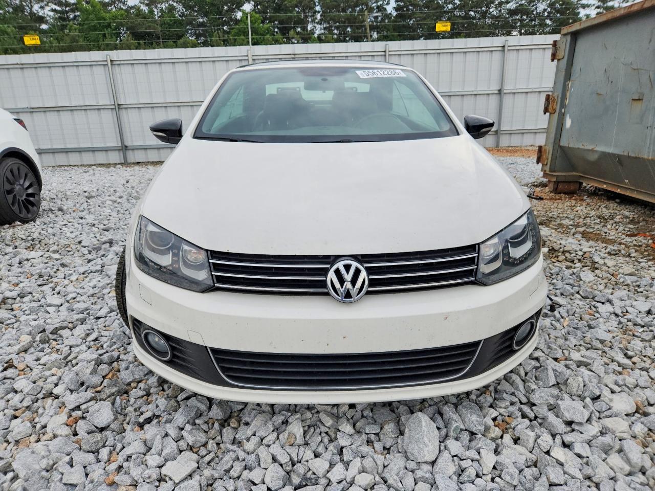 2014 Volkswagen Eos Komfort White vin: WVWBW8AH3EV000191