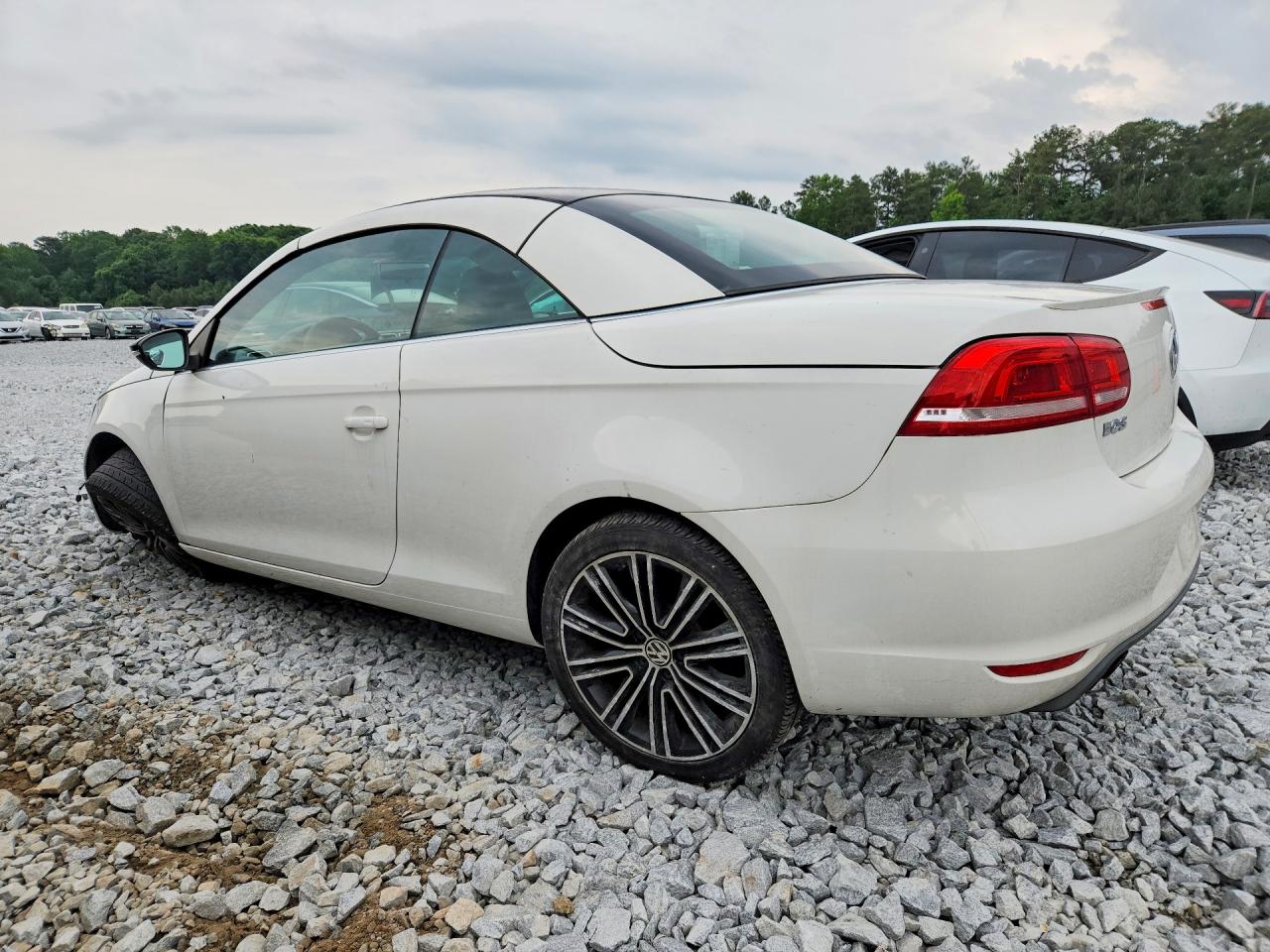 2014 Volkswagen Eos Komfort White vin: WVWBW8AH3EV000191