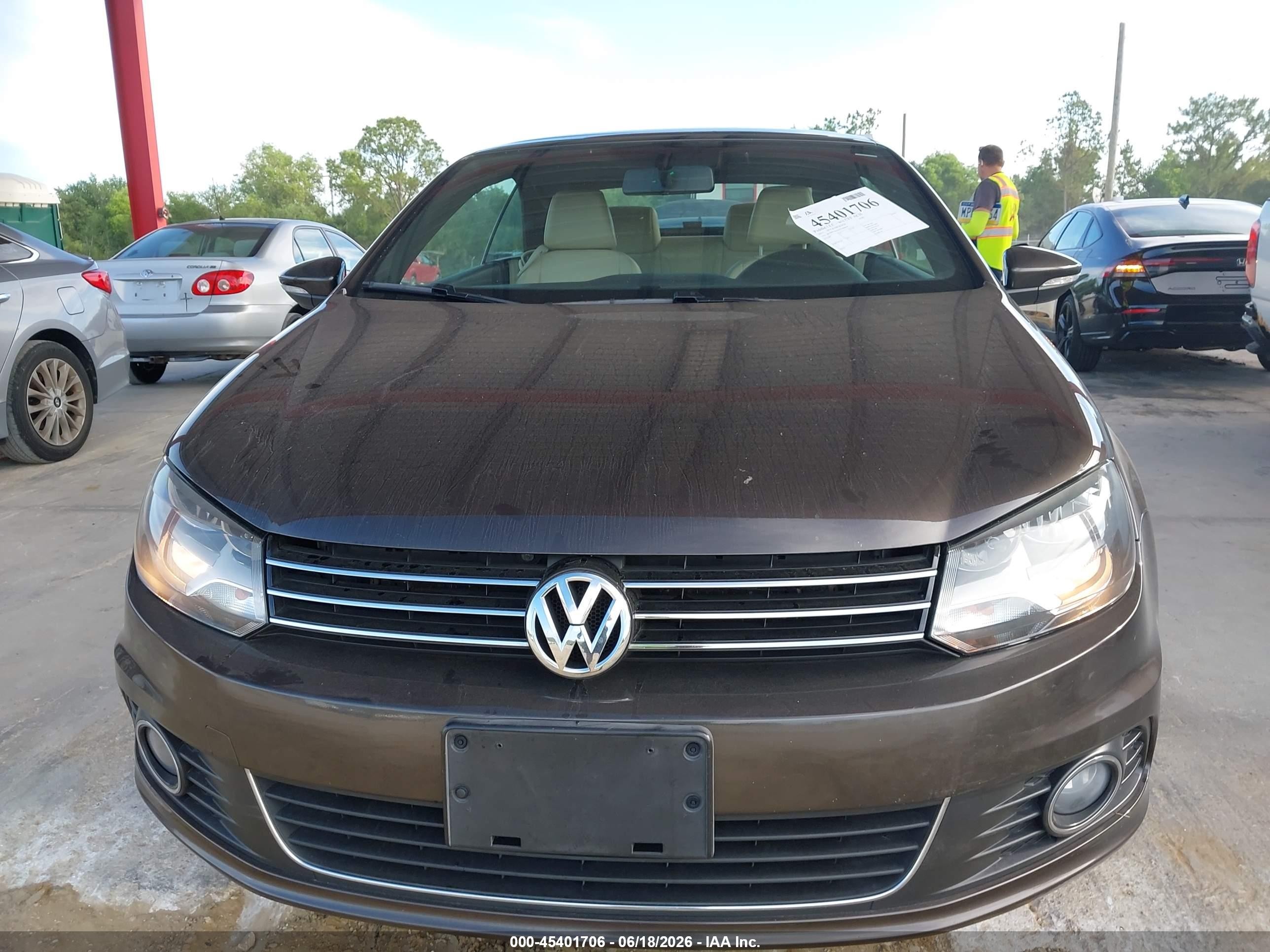 2015 Volkswagen Eos Komfort Edition Dark Brown vin: WVWBW8AH3FV000418