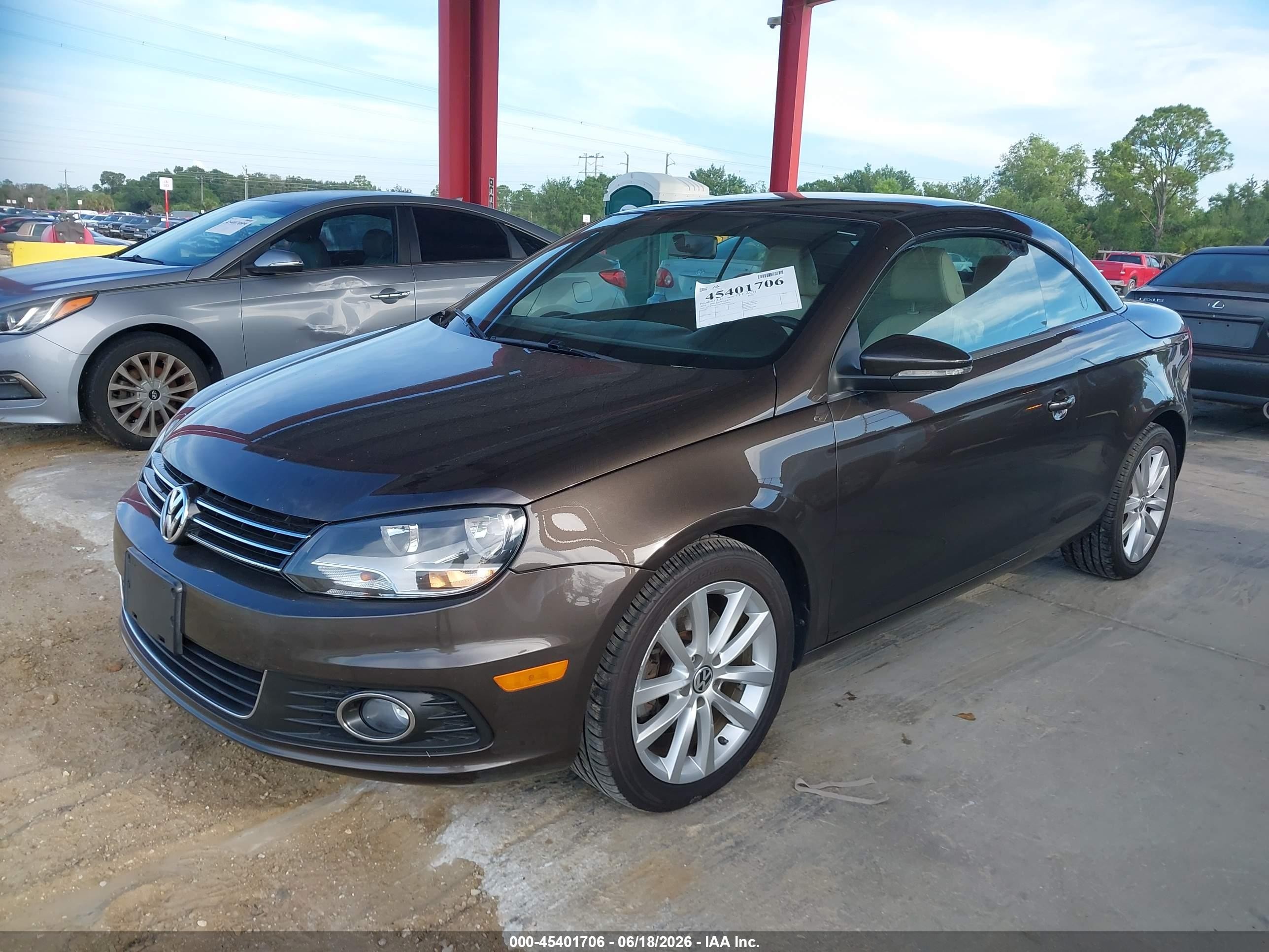 2015 Volkswagen Eos Komfort Edition Dark Brown vin: WVWBW8AH3FV000418