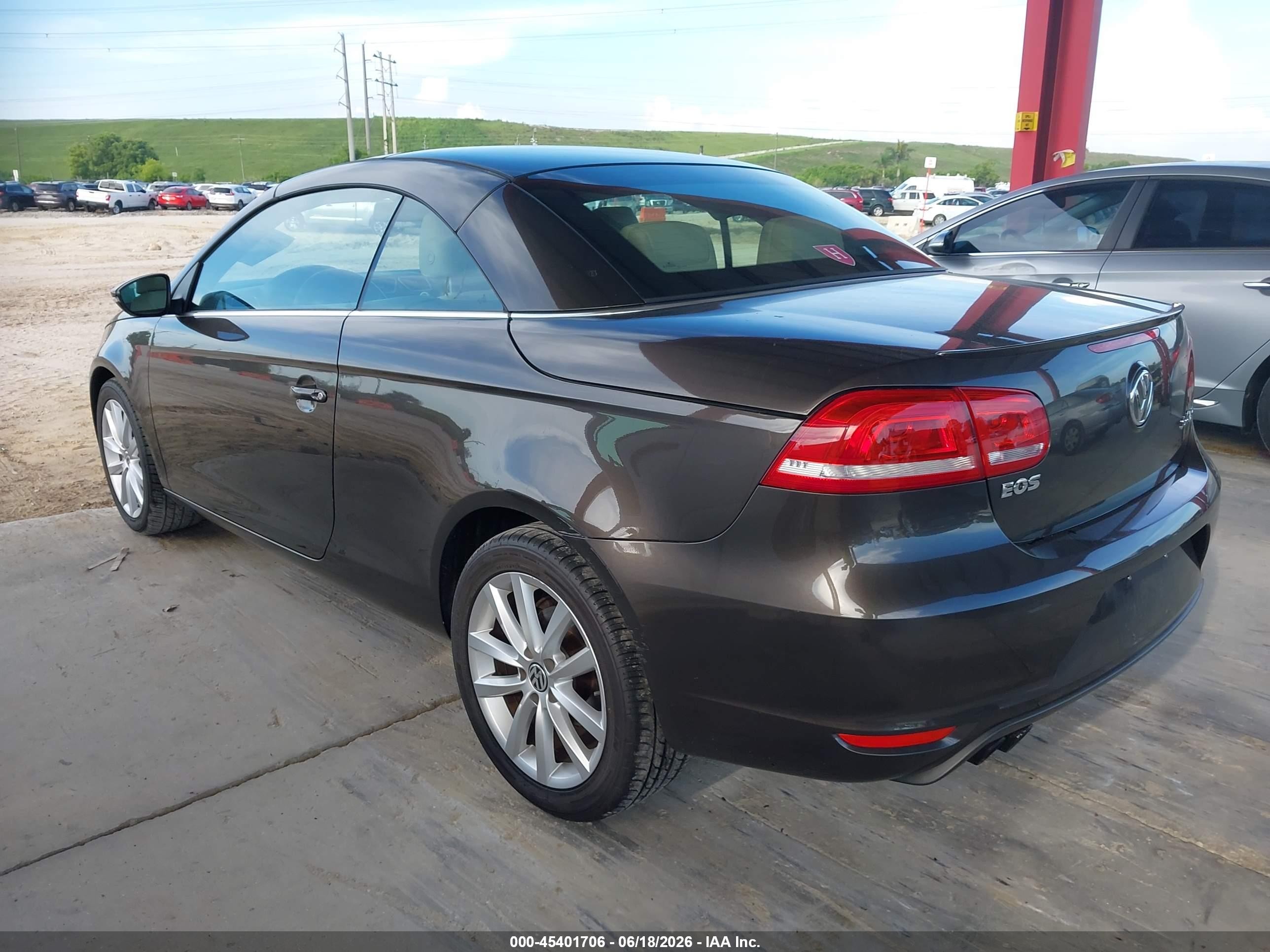 2015 Volkswagen Eos Komfort Edition Dark Brown vin: WVWBW8AH3FV000418
