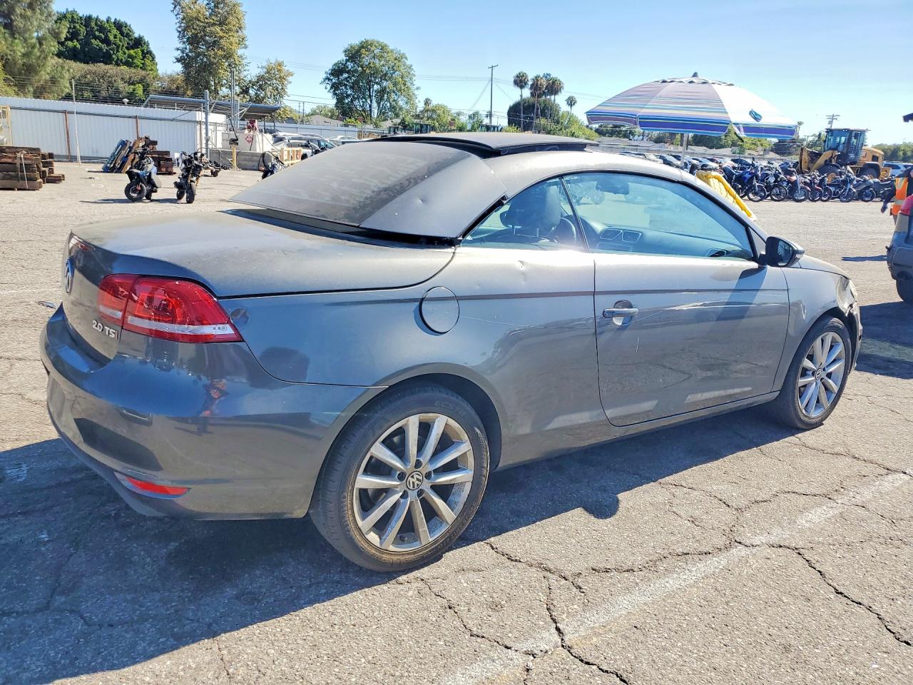 2015 Volkswagen Eos Komfort Gray vin: WVWBW8AH3FV002301