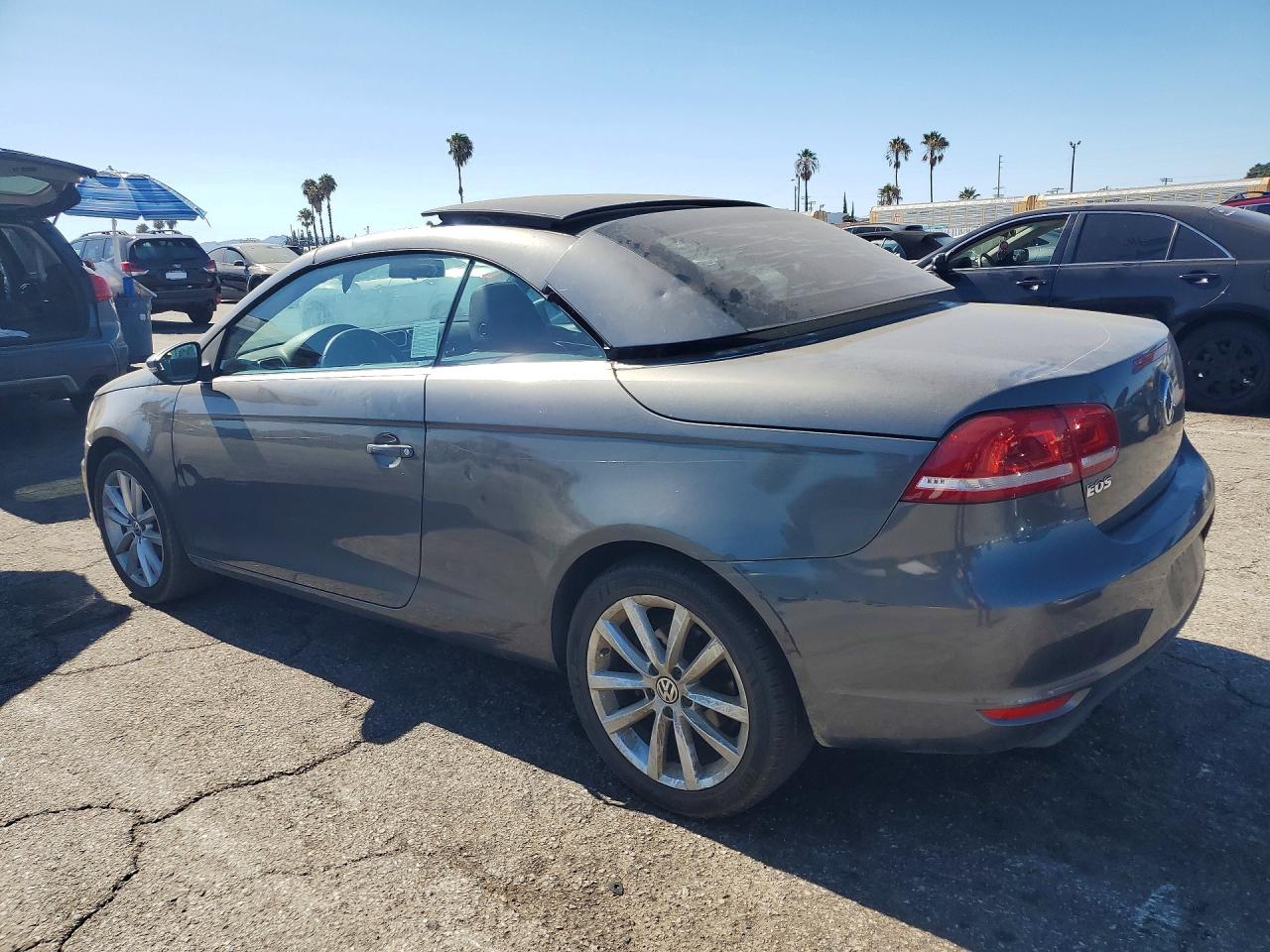 2015 Volkswagen Eos Komfort Gray vin: WVWBW8AH3FV002301