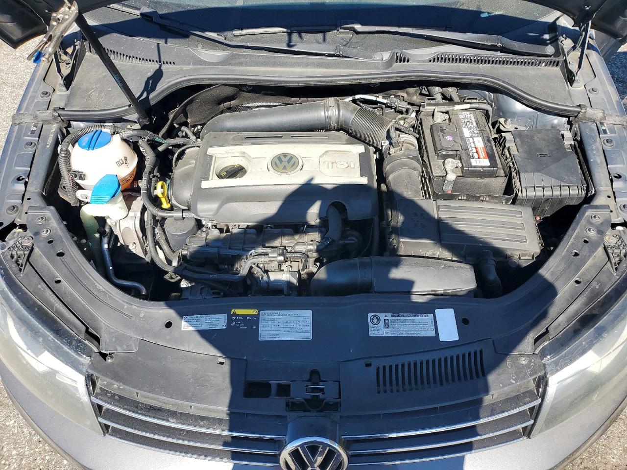 2015 Volkswagen Eos Komfort Gray vin: WVWBW8AH3FV002301