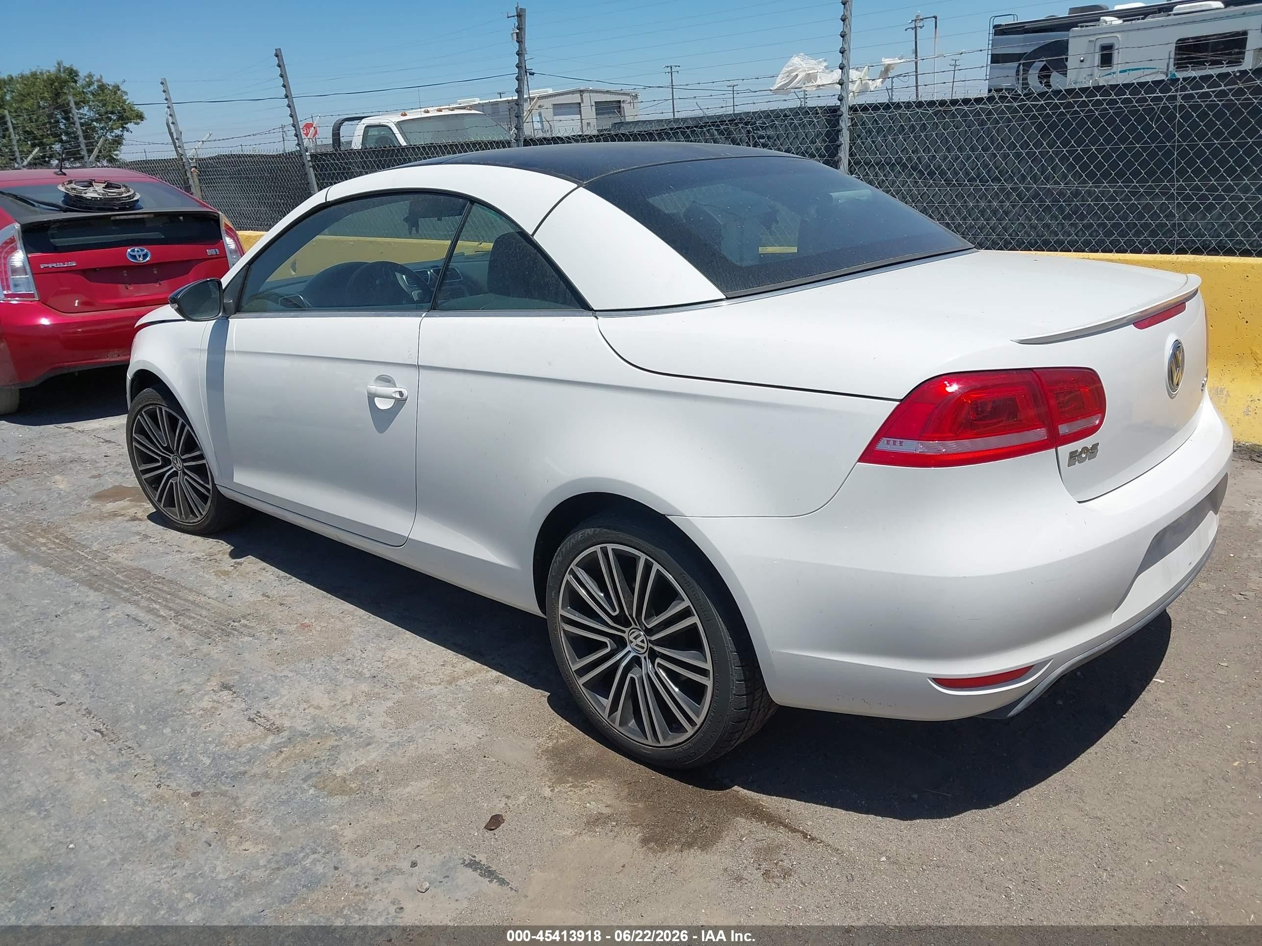 2013 Volkswagen Eos Sport White vin: WVWBW8AH4DV001865