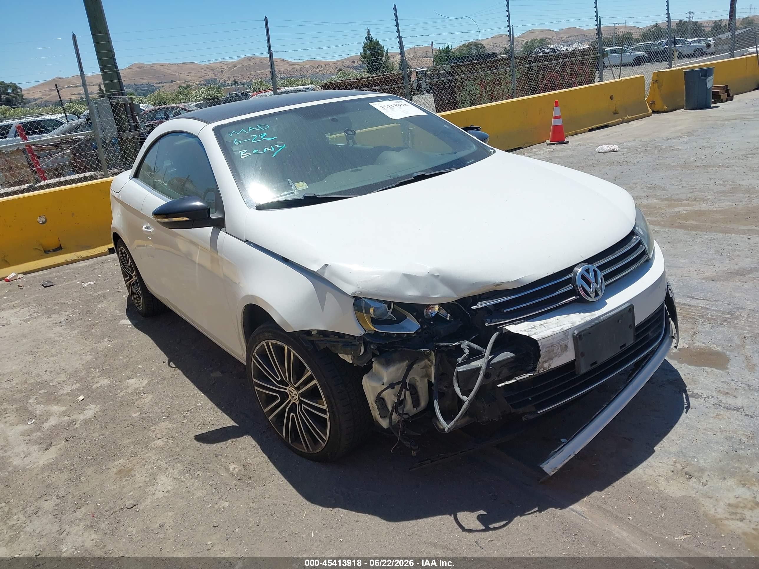2013 Volkswagen Eos Sport Белый vin: WVWBW8AH4DV001865