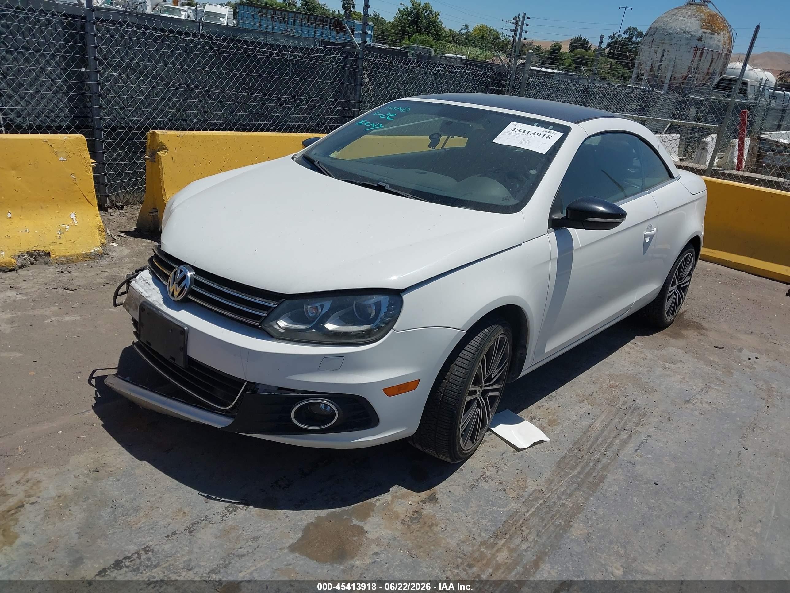 2013 Volkswagen Eos Sport White vin: WVWBW8AH4DV001865