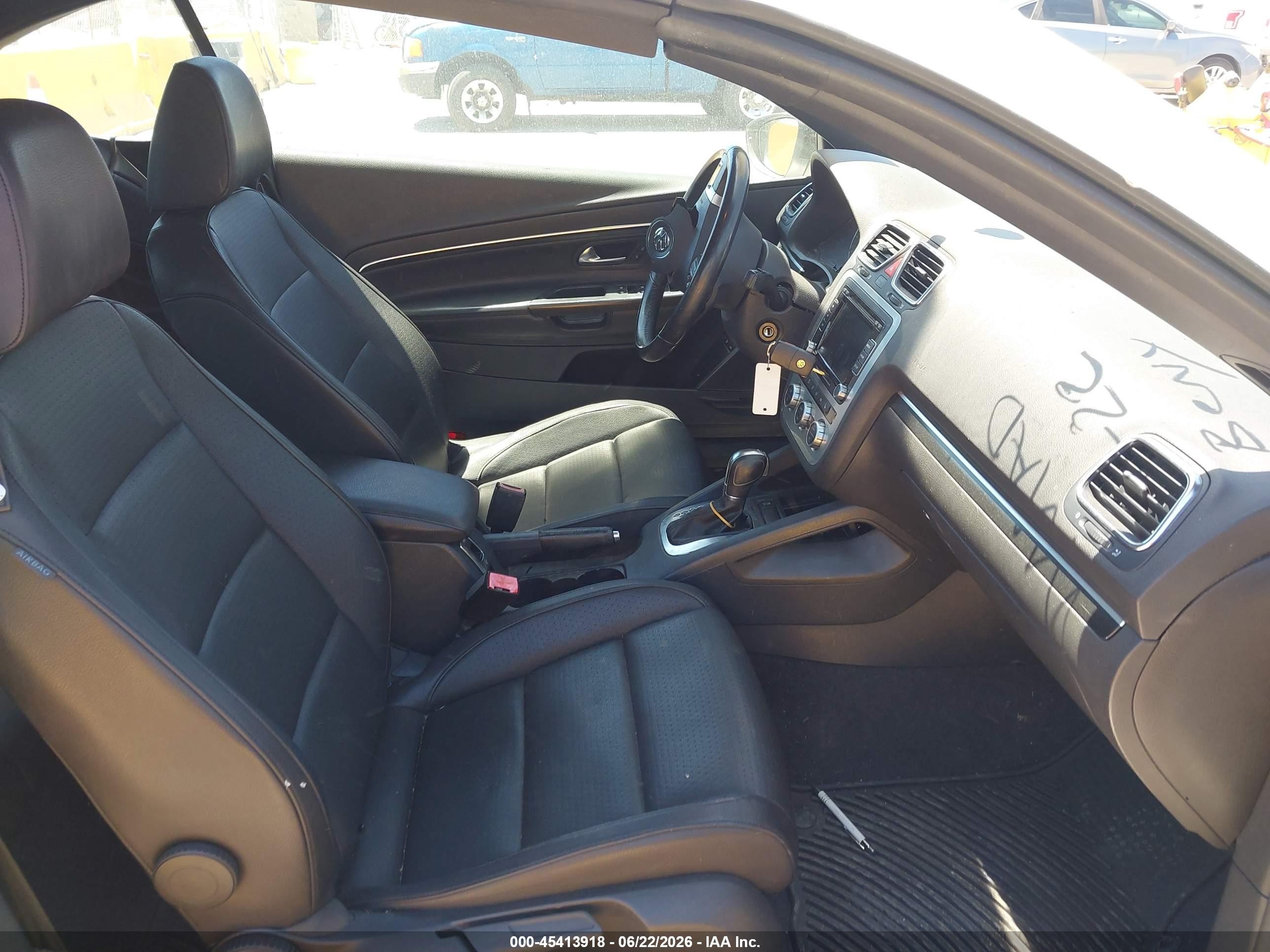 2013 Volkswagen Eos Sport White vin: WVWBW8AH4DV001865