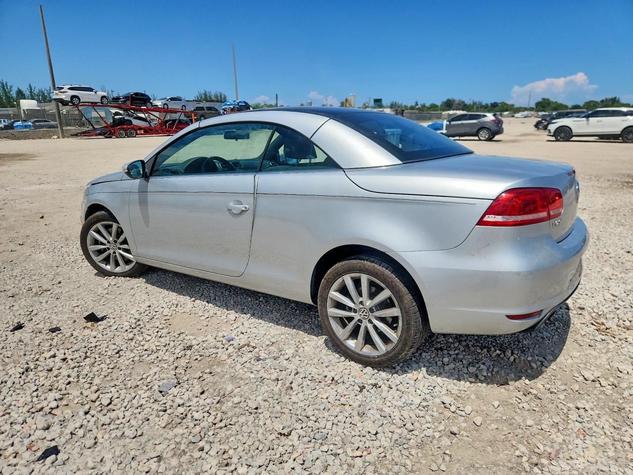 2015 Volkswagen Eos Komfort Silver vin: WVWBW8AH4FV000038