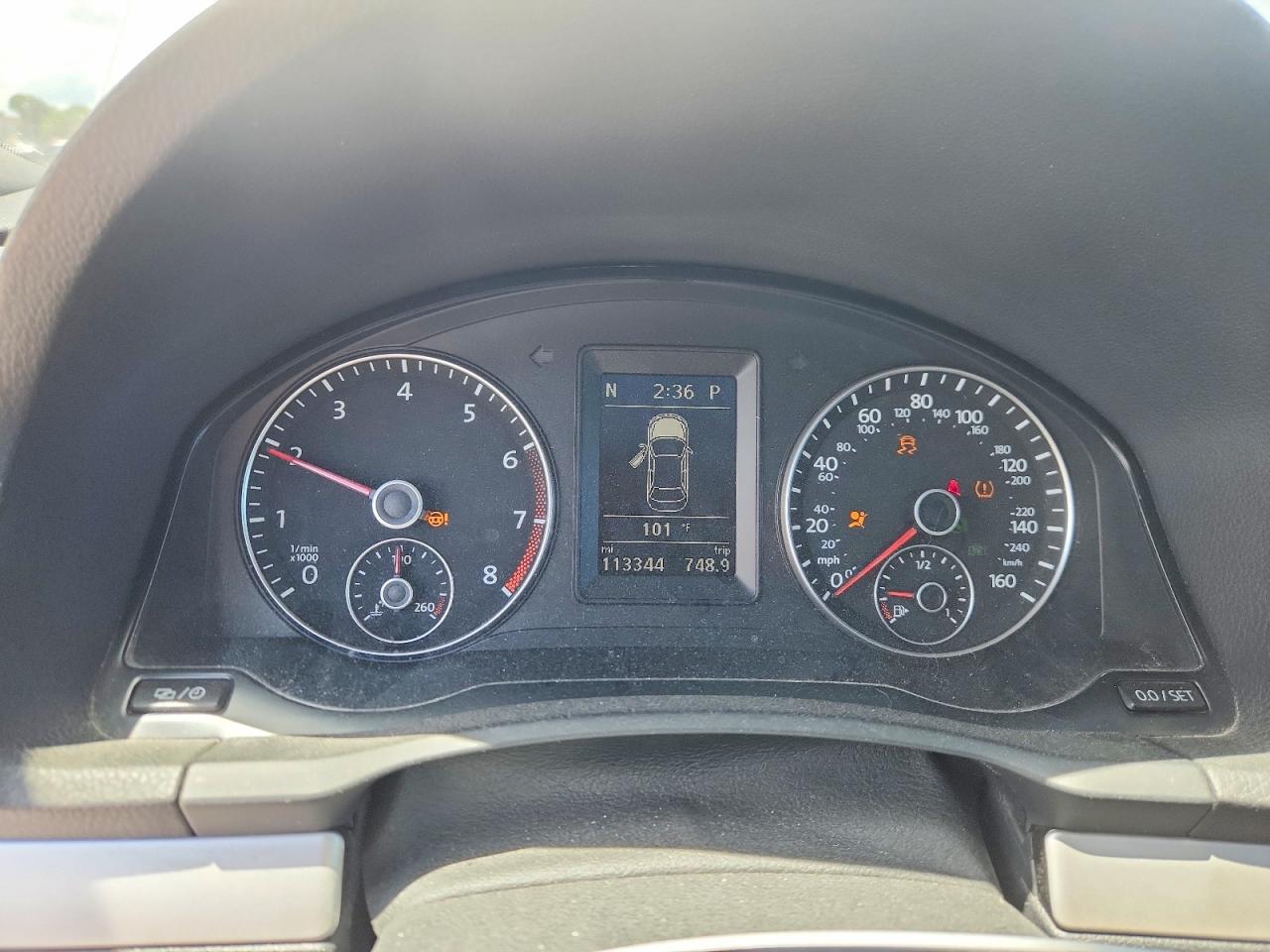 2015 Volkswagen Eos Komfort Silver vin: WVWBW8AH4FV000038