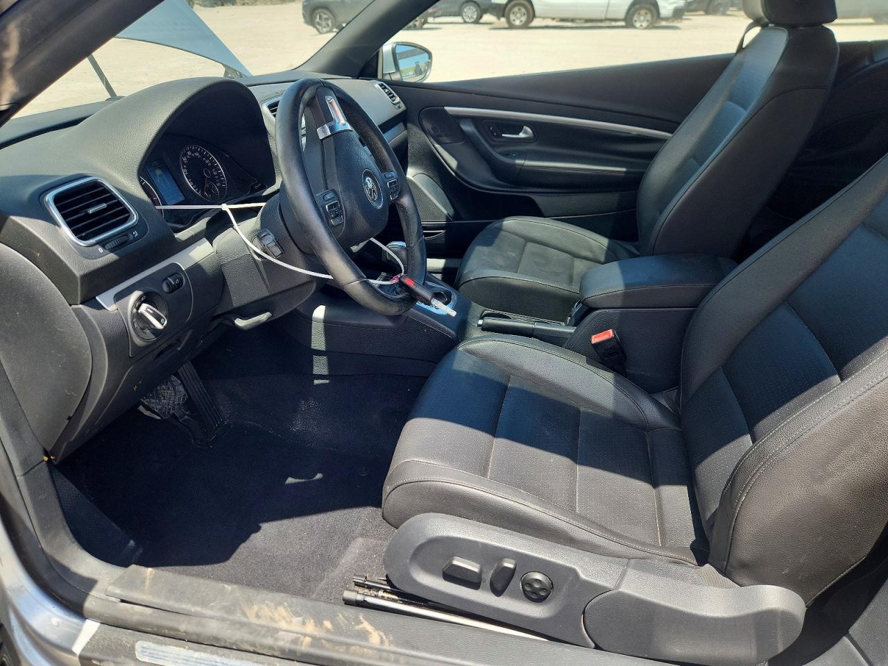 2015 Volkswagen Eos Komfort Silver vin: WVWBW8AH4FV000038