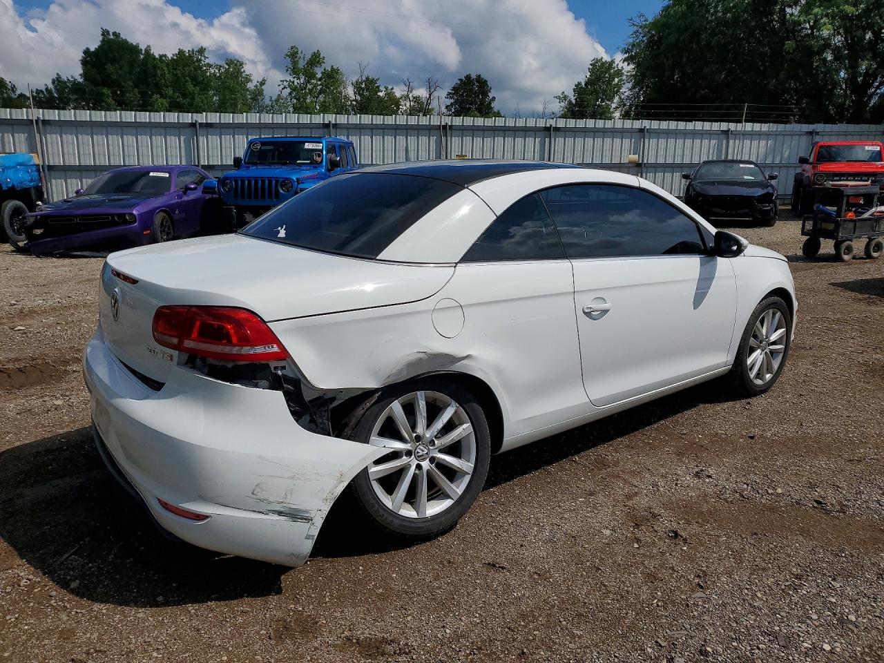 2015 Volkswagen Eos Komfort White vin: WVWBW8AH4FV005692