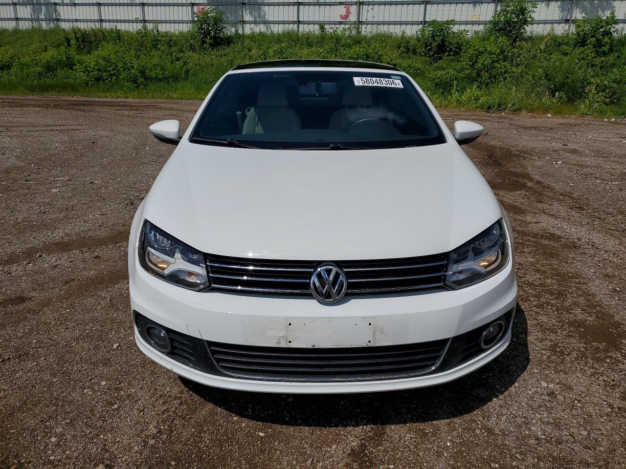 2015 Volkswagen Eos Komfort White vin: WVWBW8AH4FV005692