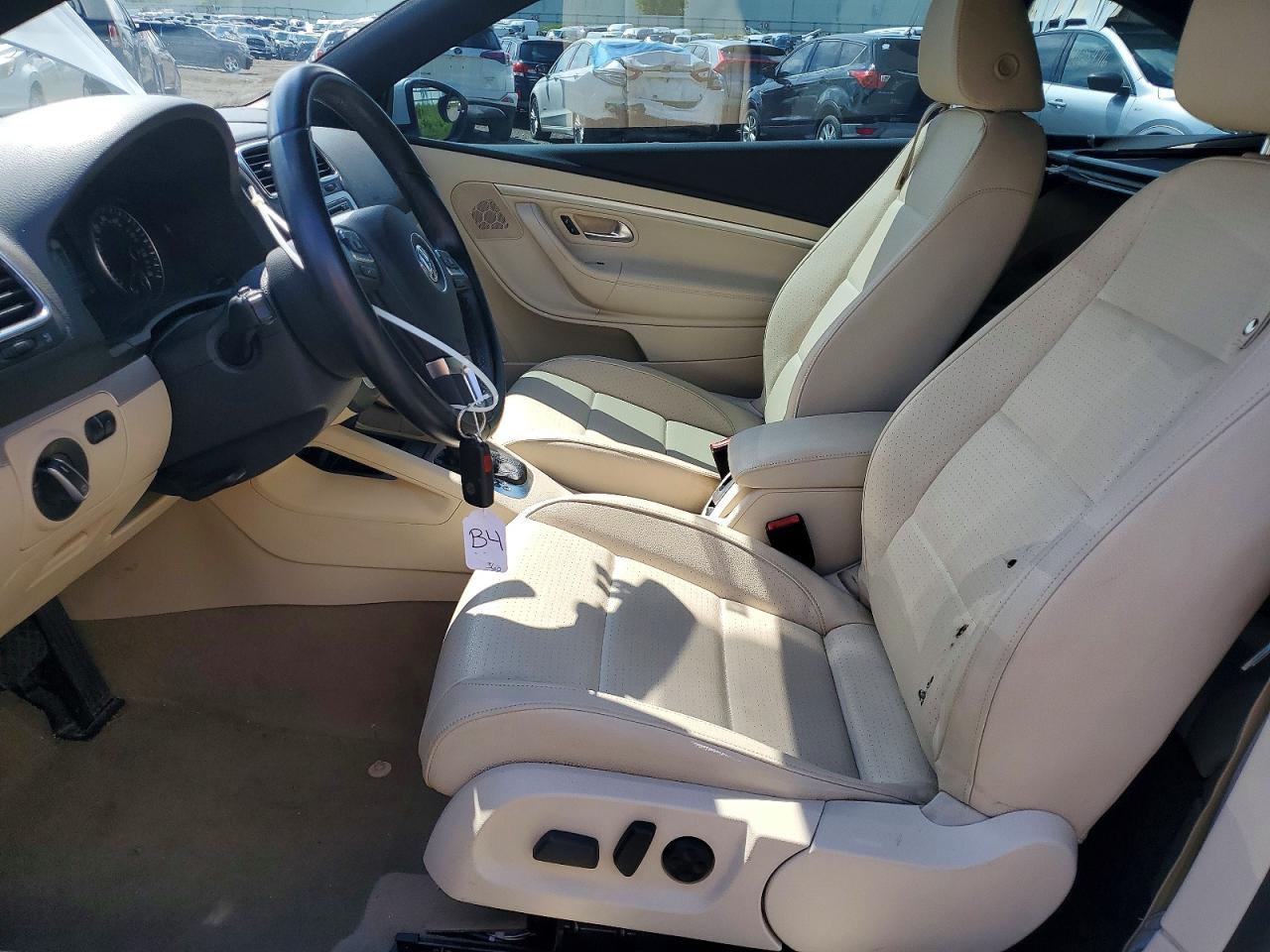 2015 Volkswagen Eos Komfort White vin: WVWBW8AH4FV005692