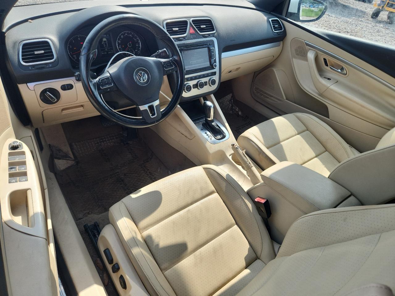 2013 Volkswagen Eos Komfort White vin: WVWBW8AH5DV006413