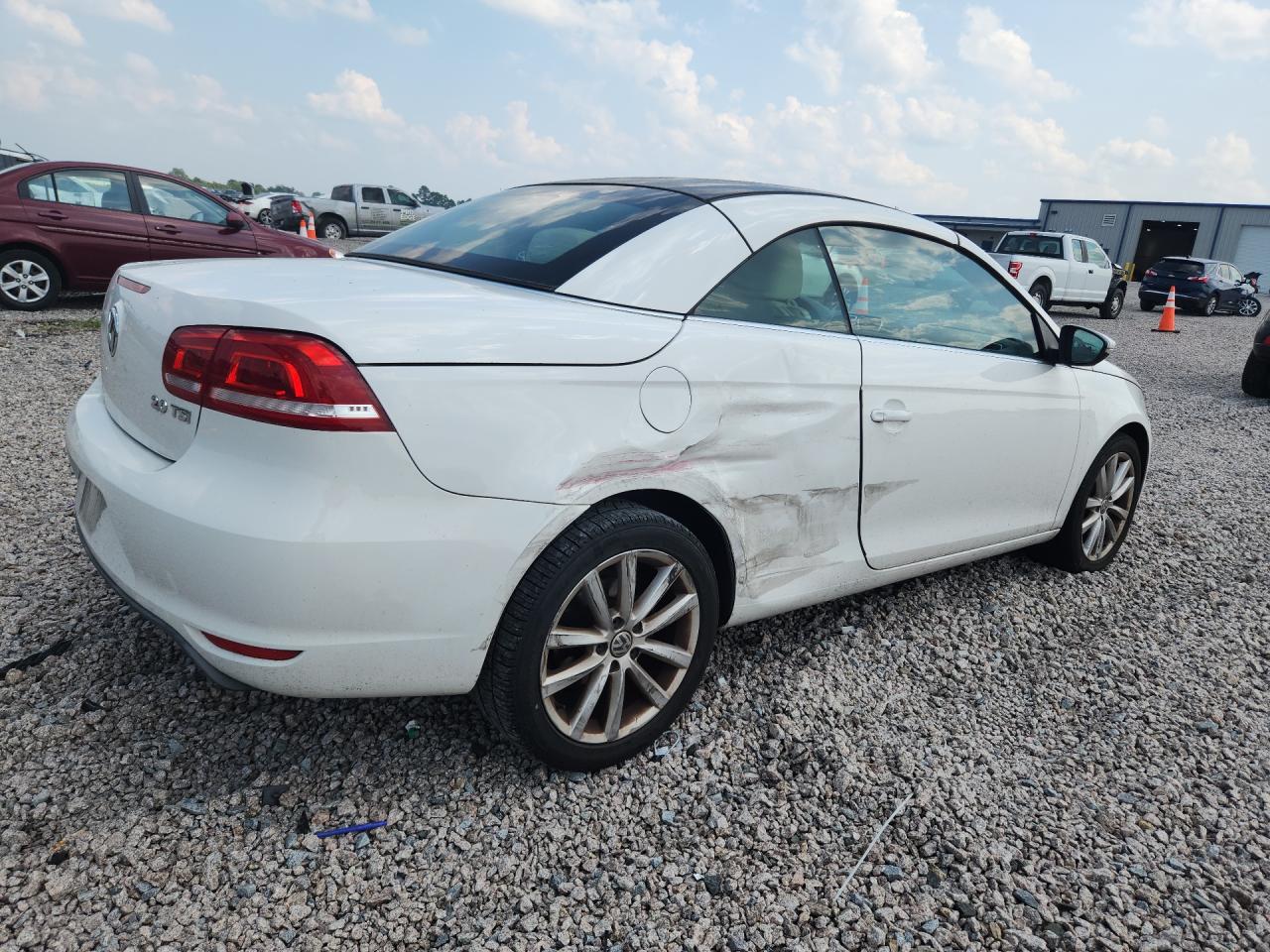 2013 Volkswagen Eos Komfort White vin: WVWBW8AH5DV006413