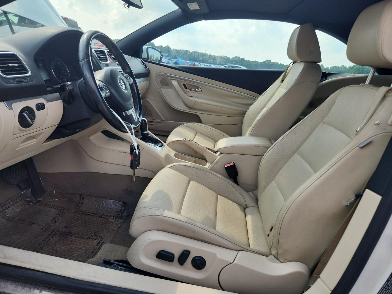 2013 Volkswagen Eos Komfort White vin: WVWBW8AH5DV006413