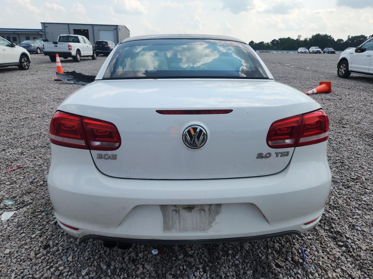 2013 Volkswagen Eos Komfort White vin: WVWBW8AH5DV006413