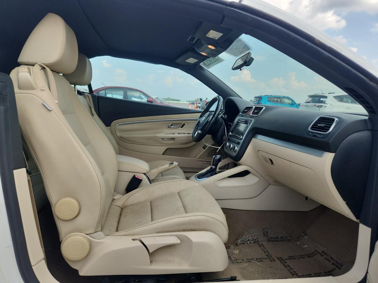 2013 Volkswagen Eos Komfort White vin: WVWBW8AH5DV006413